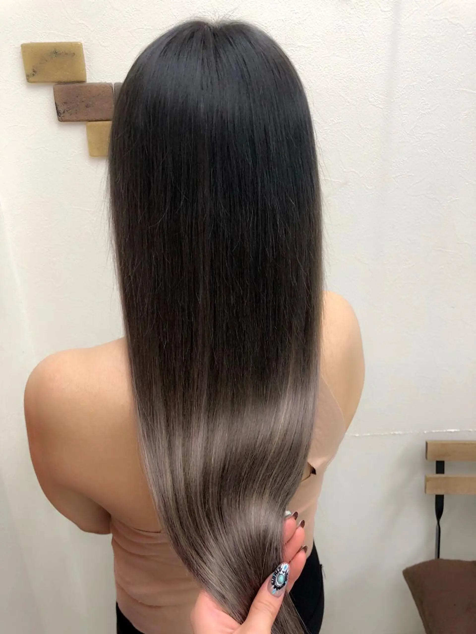 ロング カラー アッシュ 黒髪 グラデーションカラー ヘアカラー トリートメント エクステ MAKO ❤️‍🔥NEXTのヘアスタイル