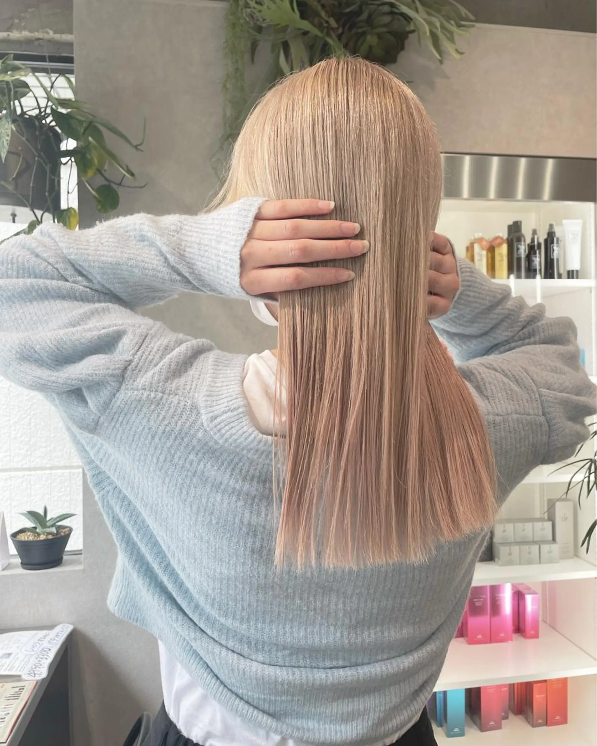 セミロング カラー ヘアアレンジ ヘアカラー トレンドlayer cut💐mihoのヘアスタイル