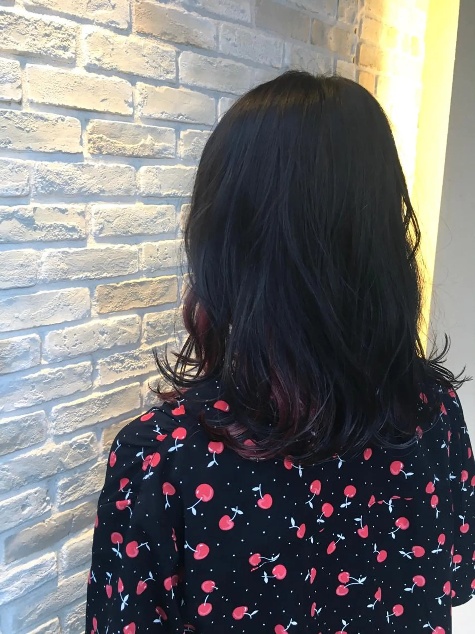 ミディアム カラー アディクシーカラー バレイヤージュ ブリーチ ケアブリーチ デザインカラー unpeu hair  二条所属・先着1名様限定 カット無料のヘアスタイル