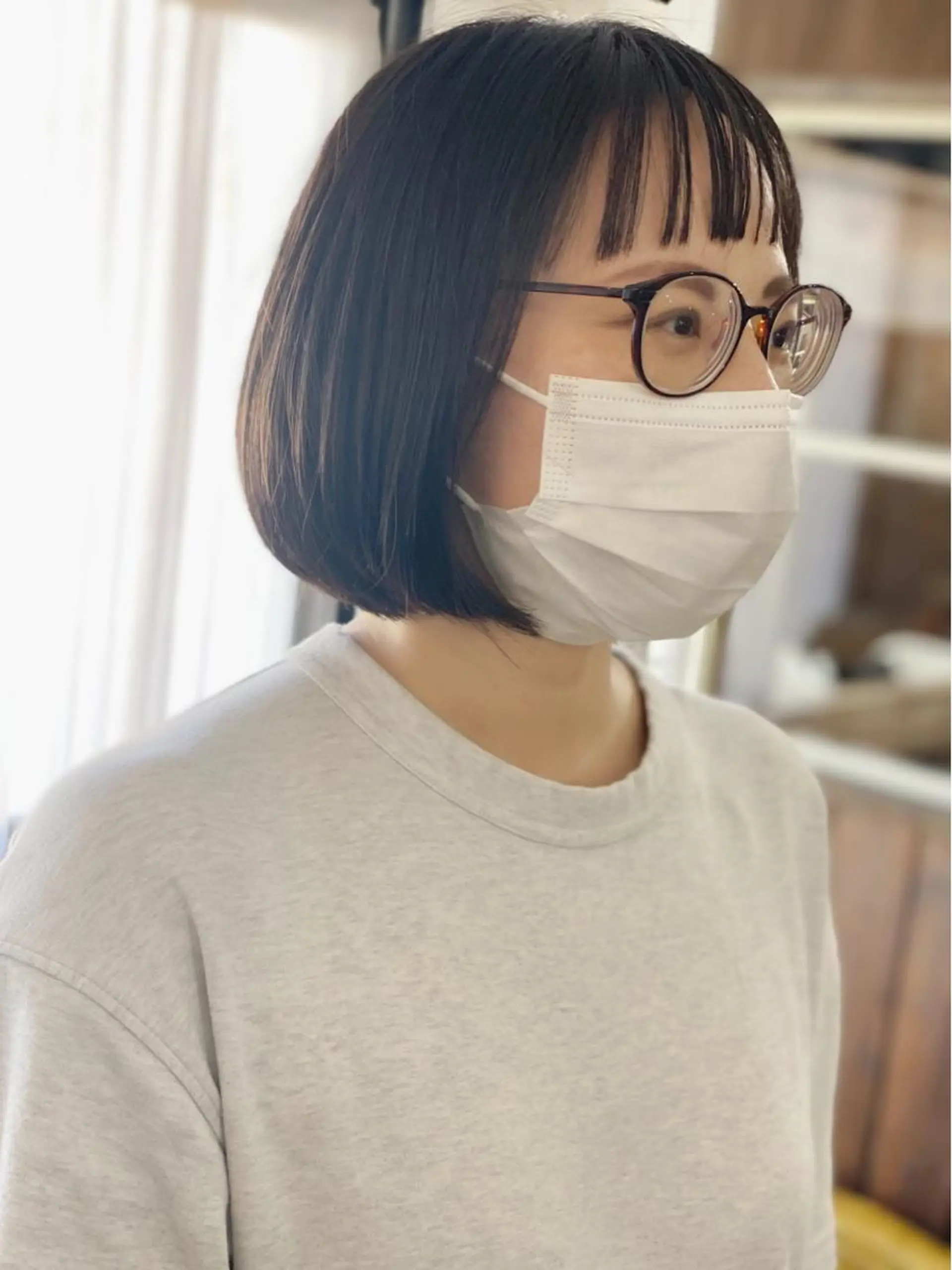 ショート オン眉 カット 艶カラー🫧 MOMOYOのヘアスタイル