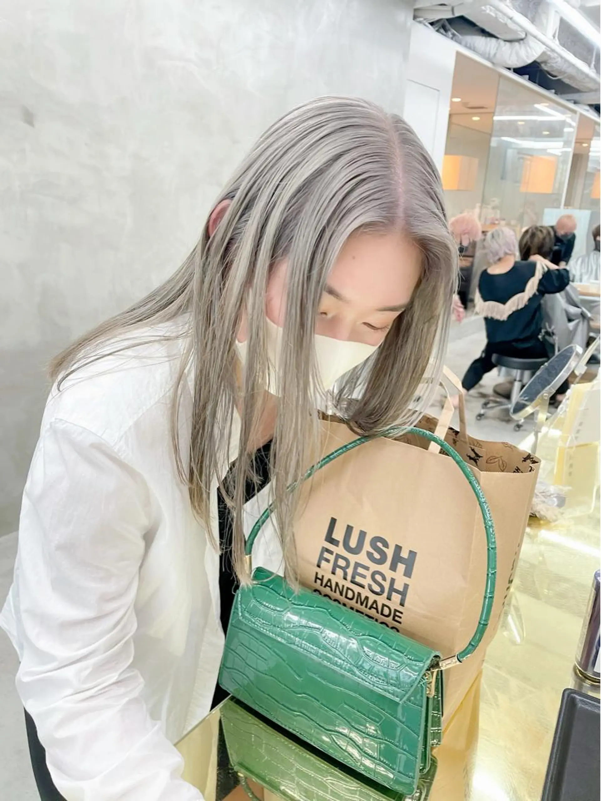 セミロング カラー ヘアカラー トリートメント yurika☁️ 似合わせ｜レイヤーのヘアスタイル