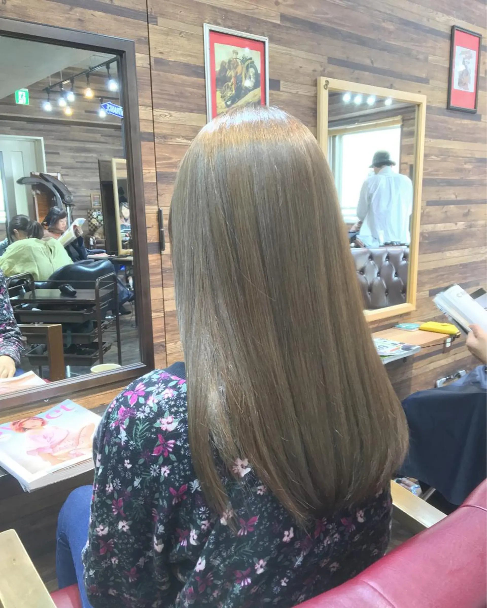 ロング カラー アッシュ ベージュカラー ブリーチ くせ毛 MITSU ✂️のヘアスタイル