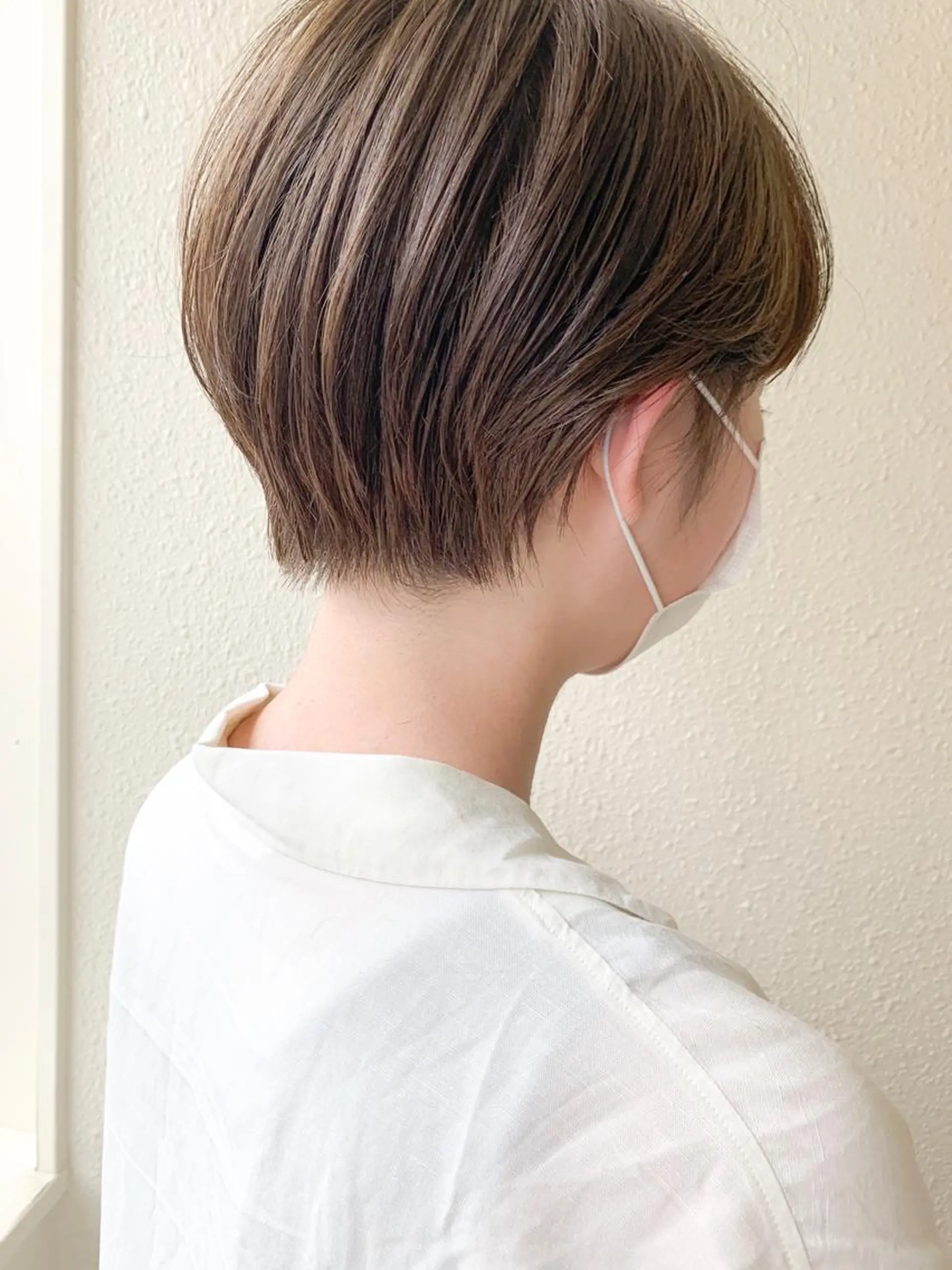 ショート カラー ベージュカラー オリーブベージュ yoke 《ヨーク》のヘアスタイル