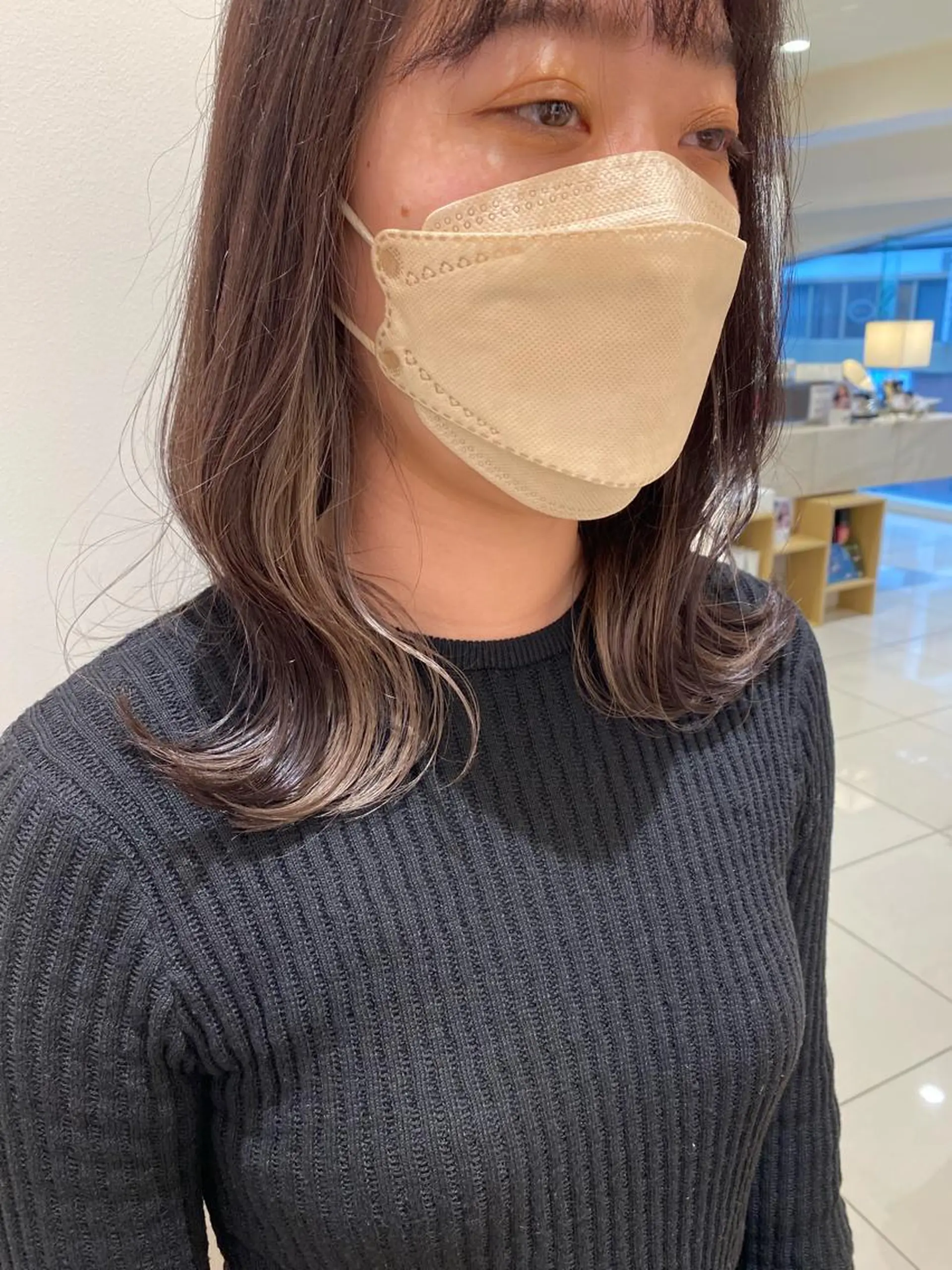 セミロング カラー ベージュカラー インナーカラー カット ヘアカラー トリートメント プレイングカラー🤍 細めハイライトのヘアスタイル