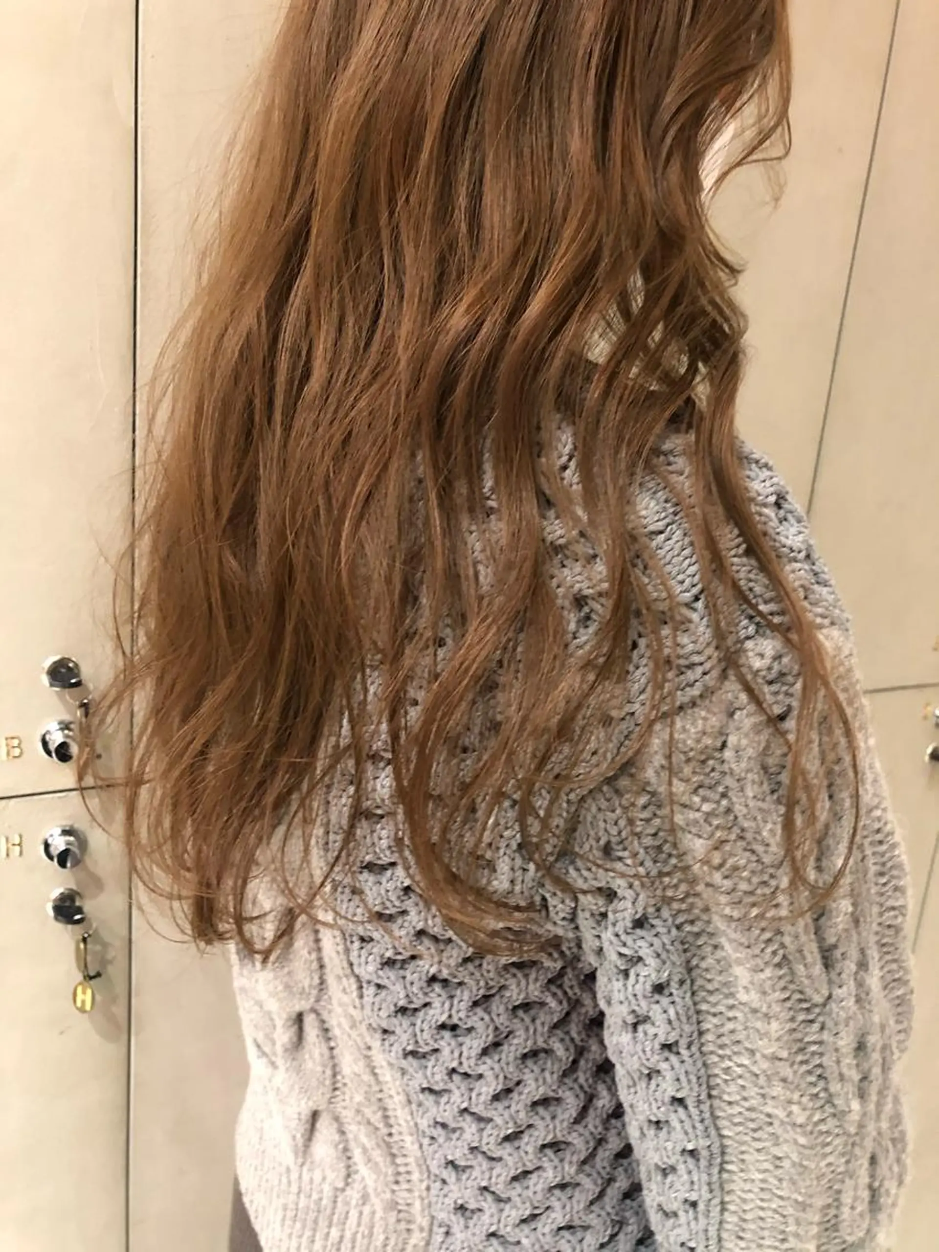 ロング カラー ブリーチ 古屋 花織のヘアスタイル