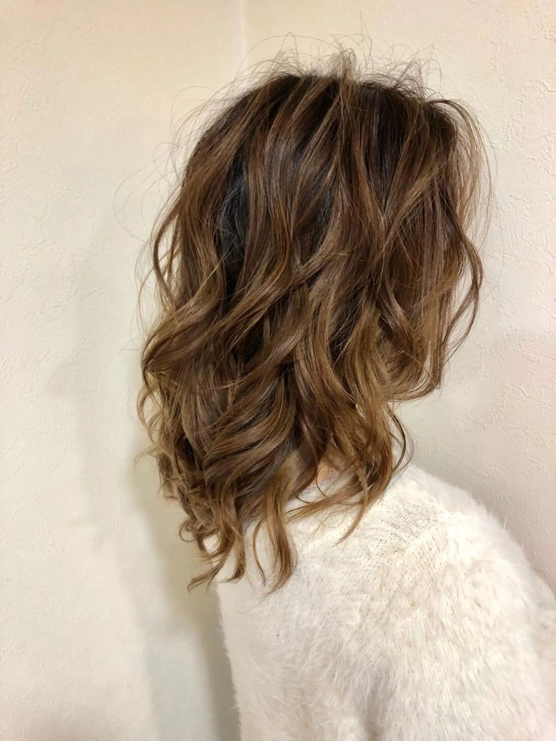 ロング カラー バレイヤージュ グレージュ レイヤーカット カット 山崎 雄太のヘアスタイル