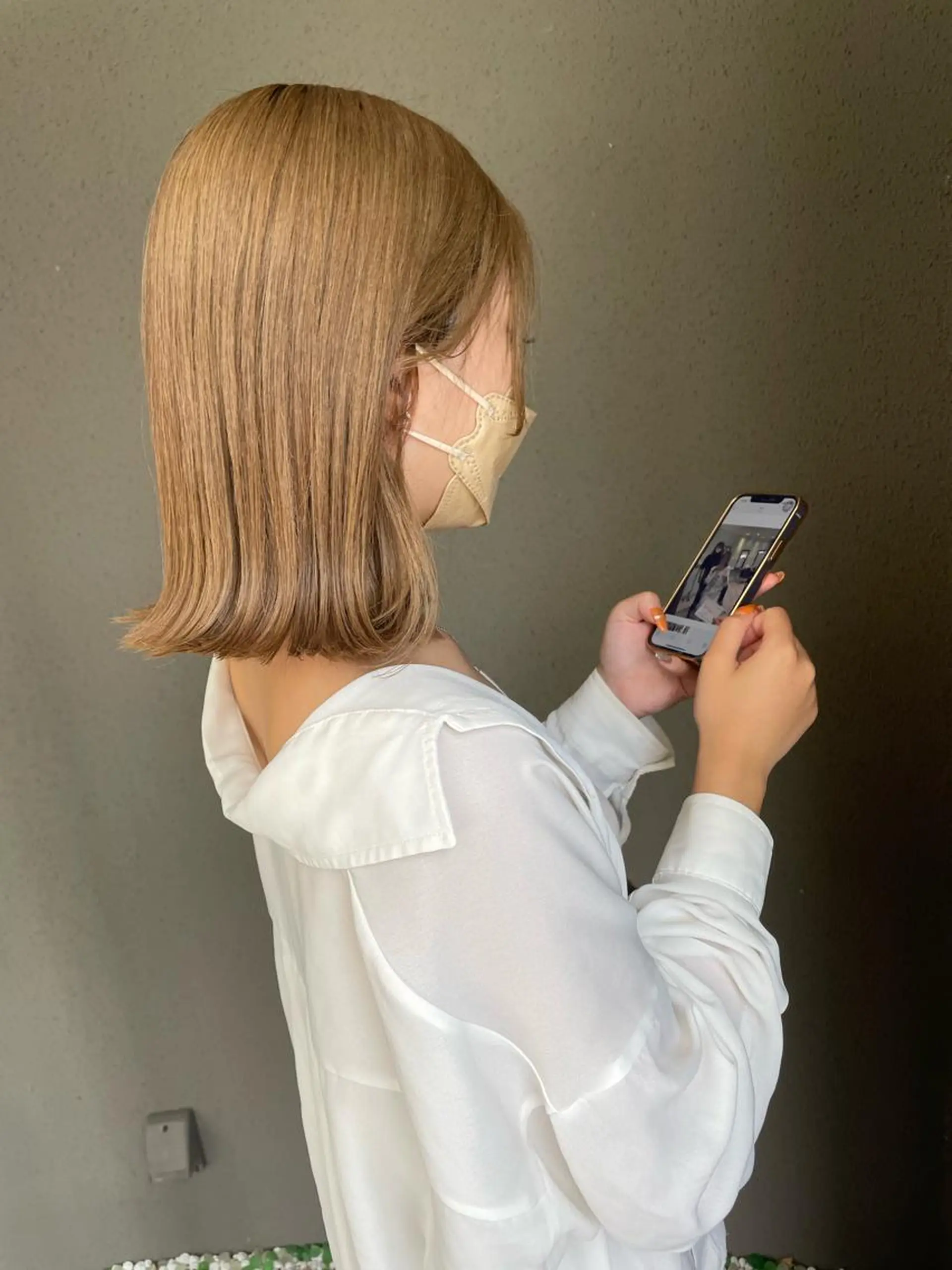 ミディアム カラー 切りっぱなしボブ ハイトーンカラー ボブ ヘアカラー hair'sBEAU LiEn所属・山本 愛永のヘアスタイル
