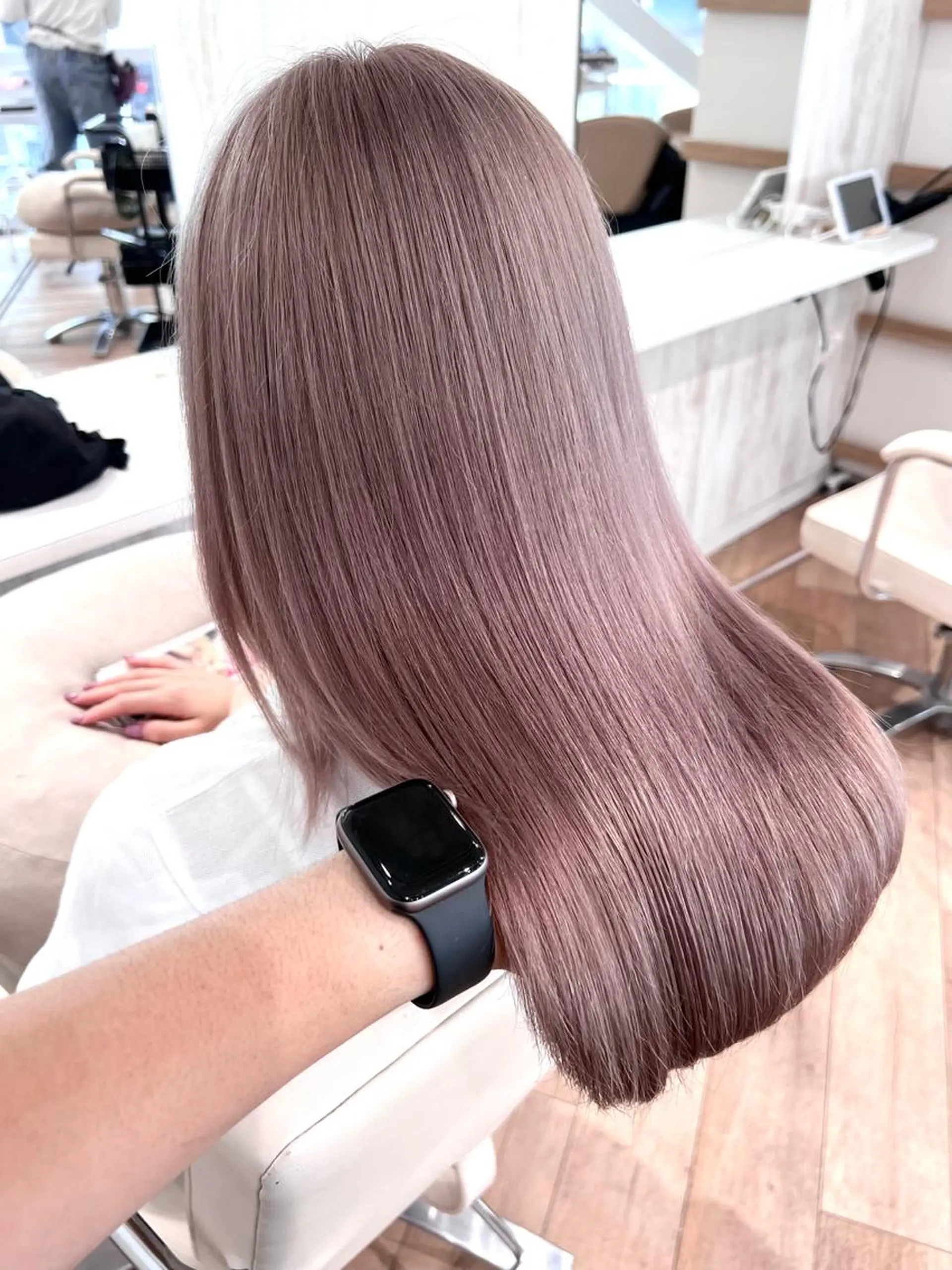 セミロング 💛NOZOMI💛 ハイトーンカラーのヘアスタイル