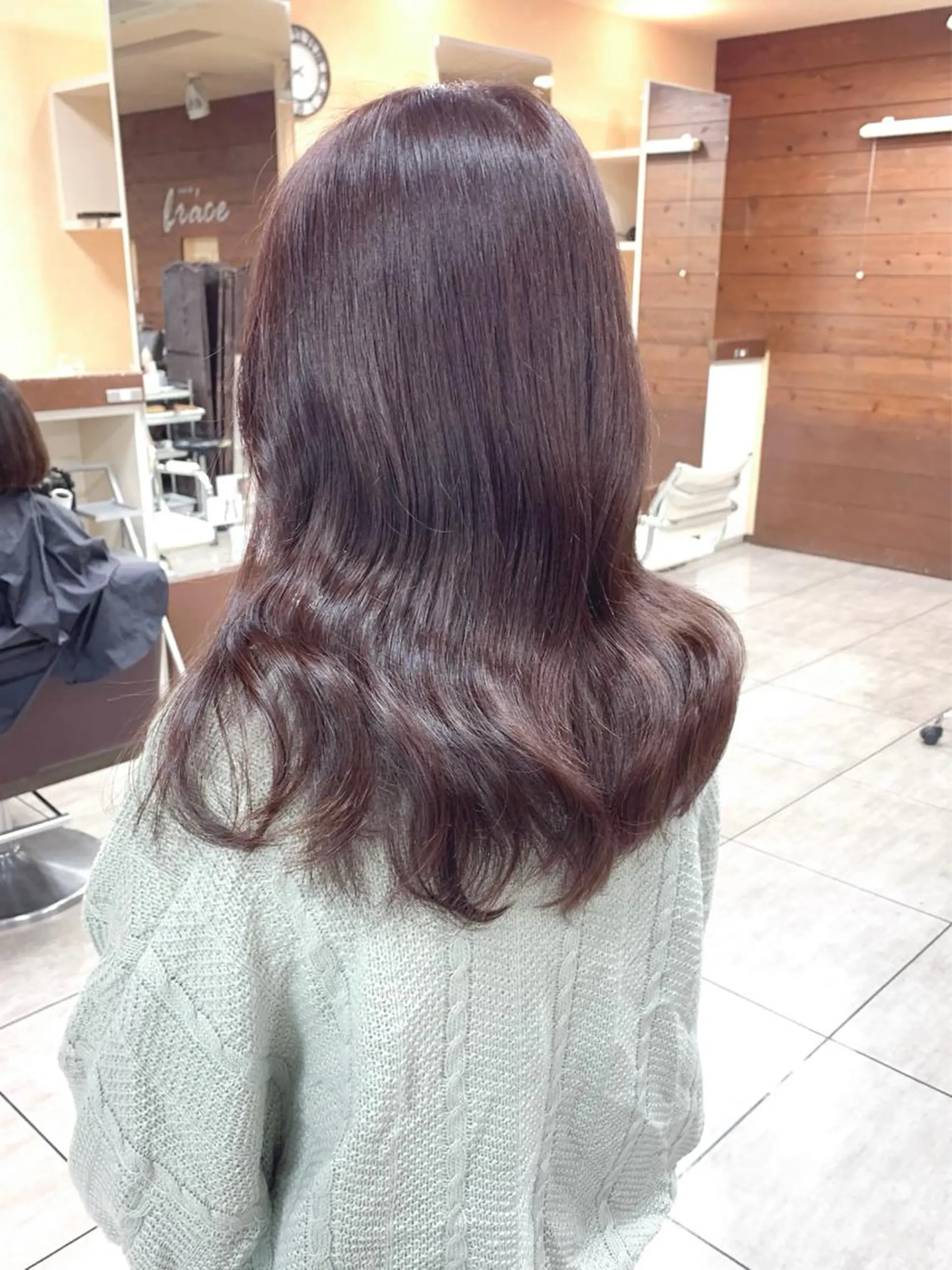 セミロング パープルカラー カット ヘアカラー 🫧艶髪カラー🫧 森本くるみのヘアスタイル