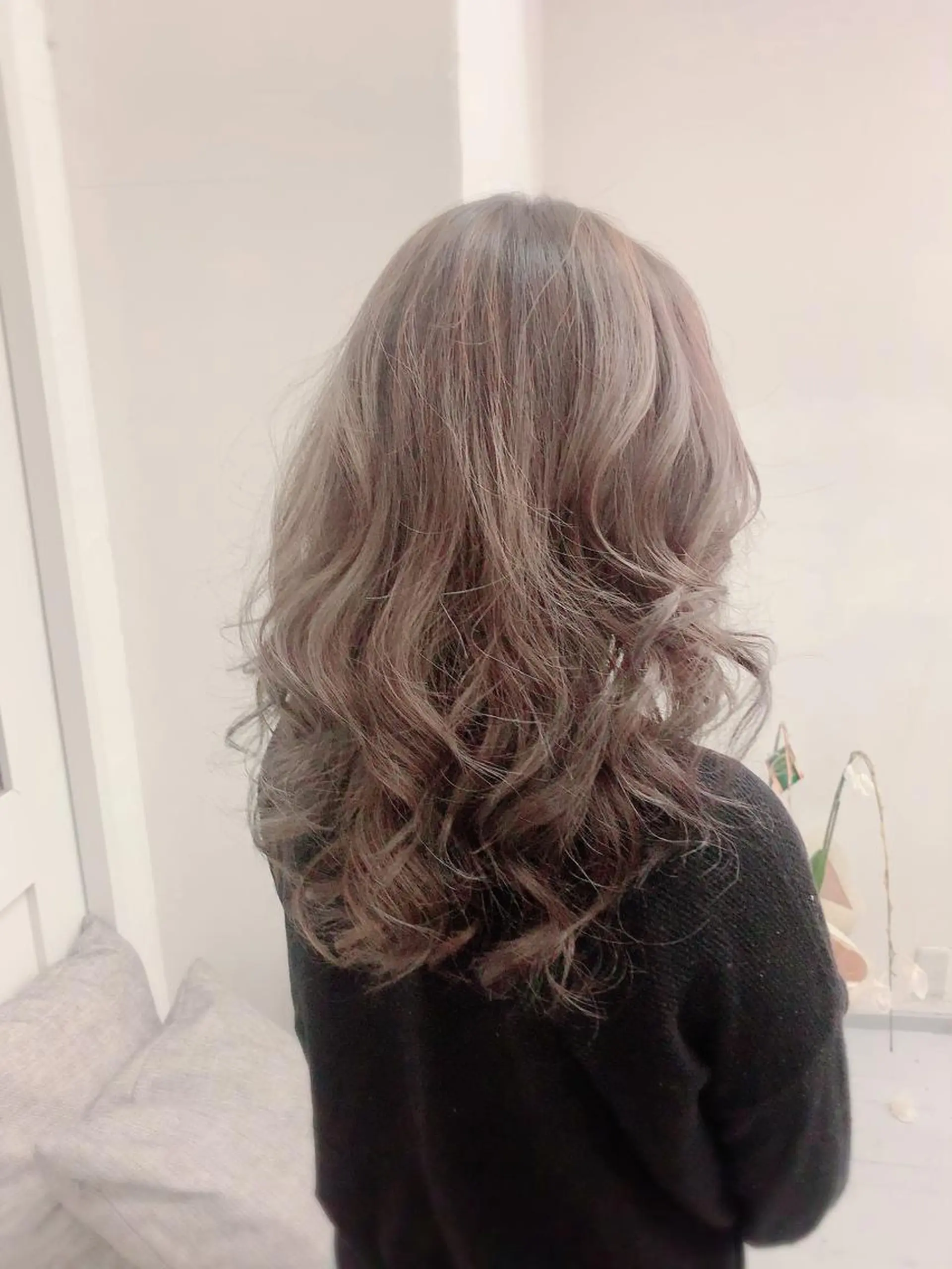ロング カラー ブリーチ グレージュ カット ヘアカラー トリートメント 🍀Moda by Grande🍀のヘアスタイル