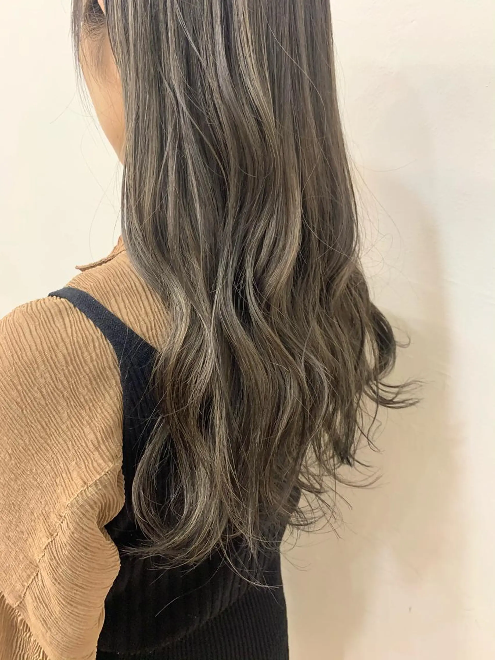 ロング カラー ハイライトカラー ハイライト カット ヘアカラー トリートメント chama レイヤーカットのヘアスタイル