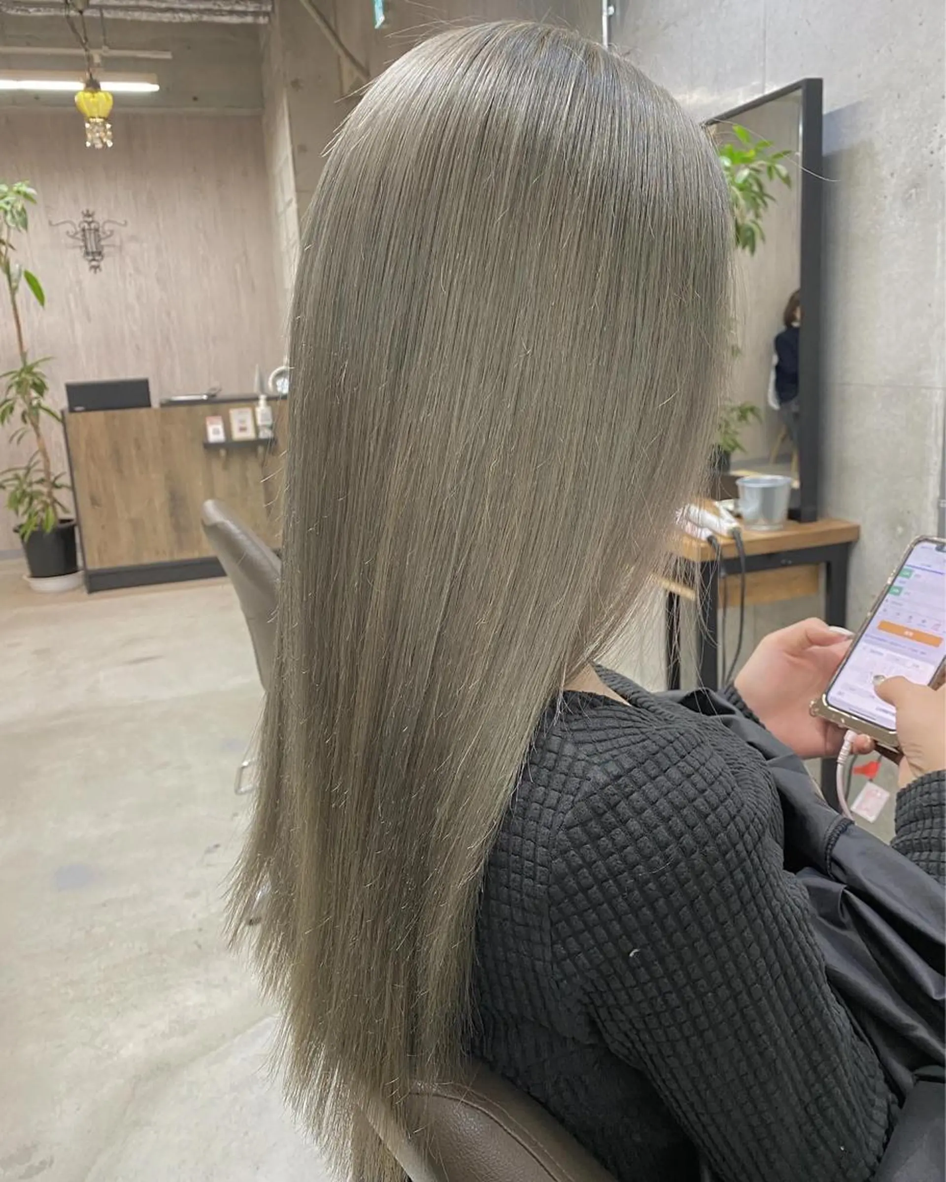 セミロング カラー GiseL アンリのヘアスタイル