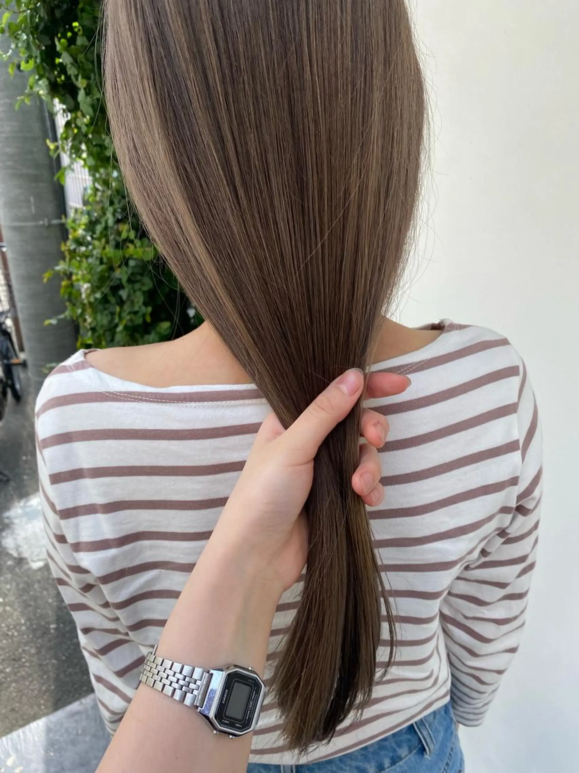 ロング カラー グレージュ シルバー シルバーグレージュ NATSUKI😸 ‪✂︎‬南森町美容室のヘアスタイル