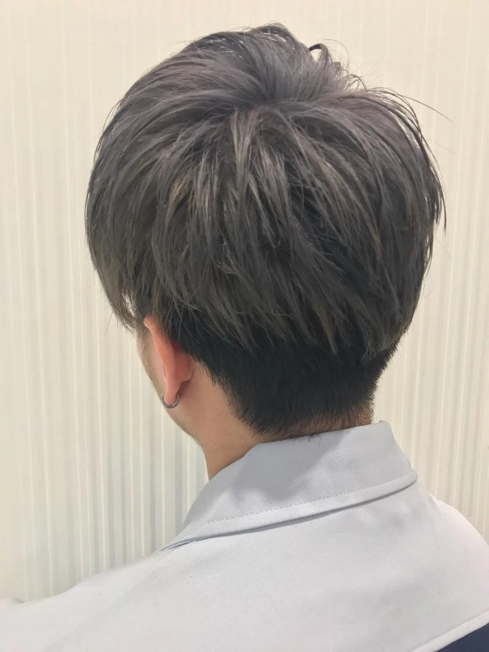 ショート カラー メンズ メンズブリーチ アッシュ アッシュグレー ブリーチ 中川 拓弥のヘアスタイル