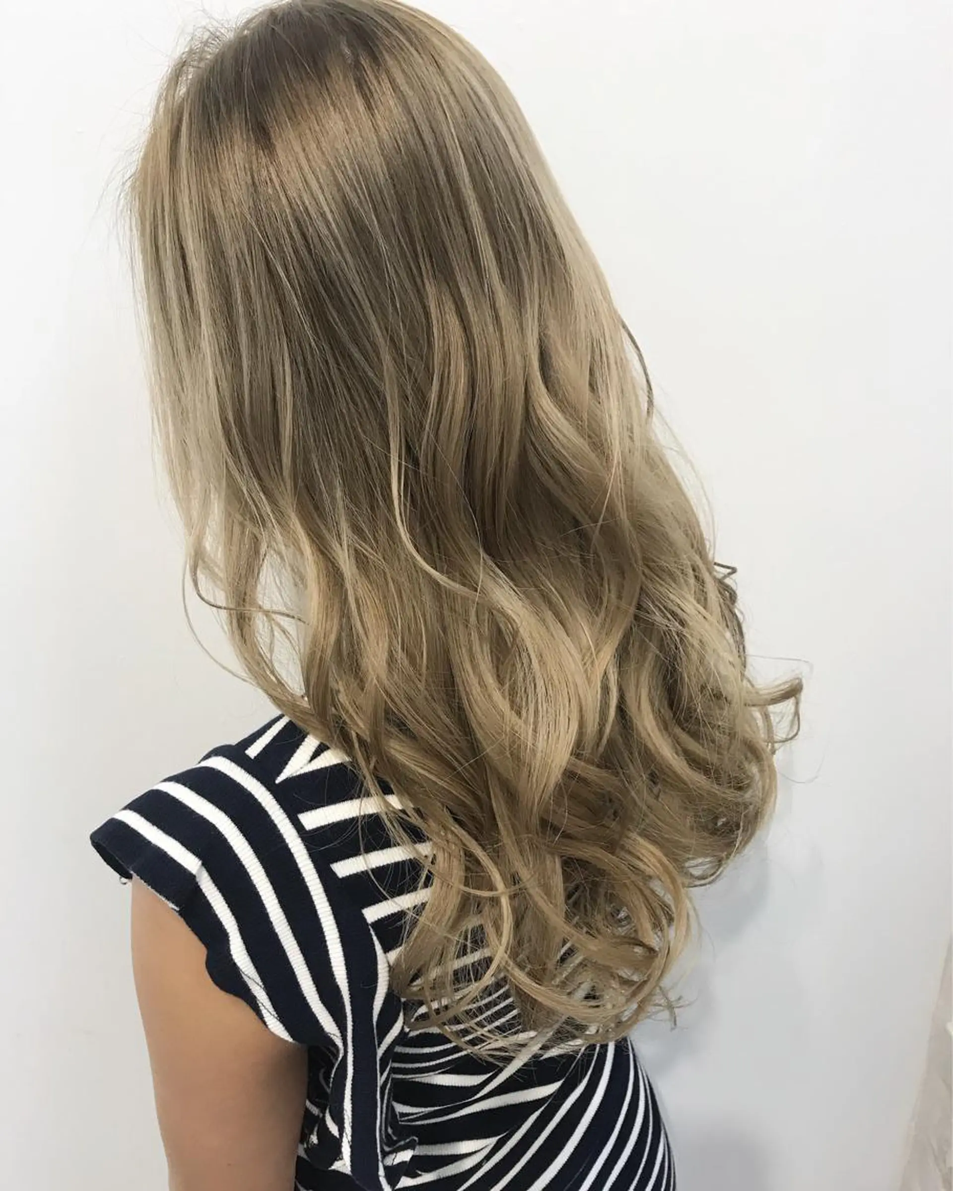 ロング カラー ブリーチ ブロンド カット ヘアカラー grow恵比寿【グロウ】髪質改善/ハイライト/ブリーチ/レイヤーカット所属・奥野 貴史　代表　レイヤーのヘアスタイル