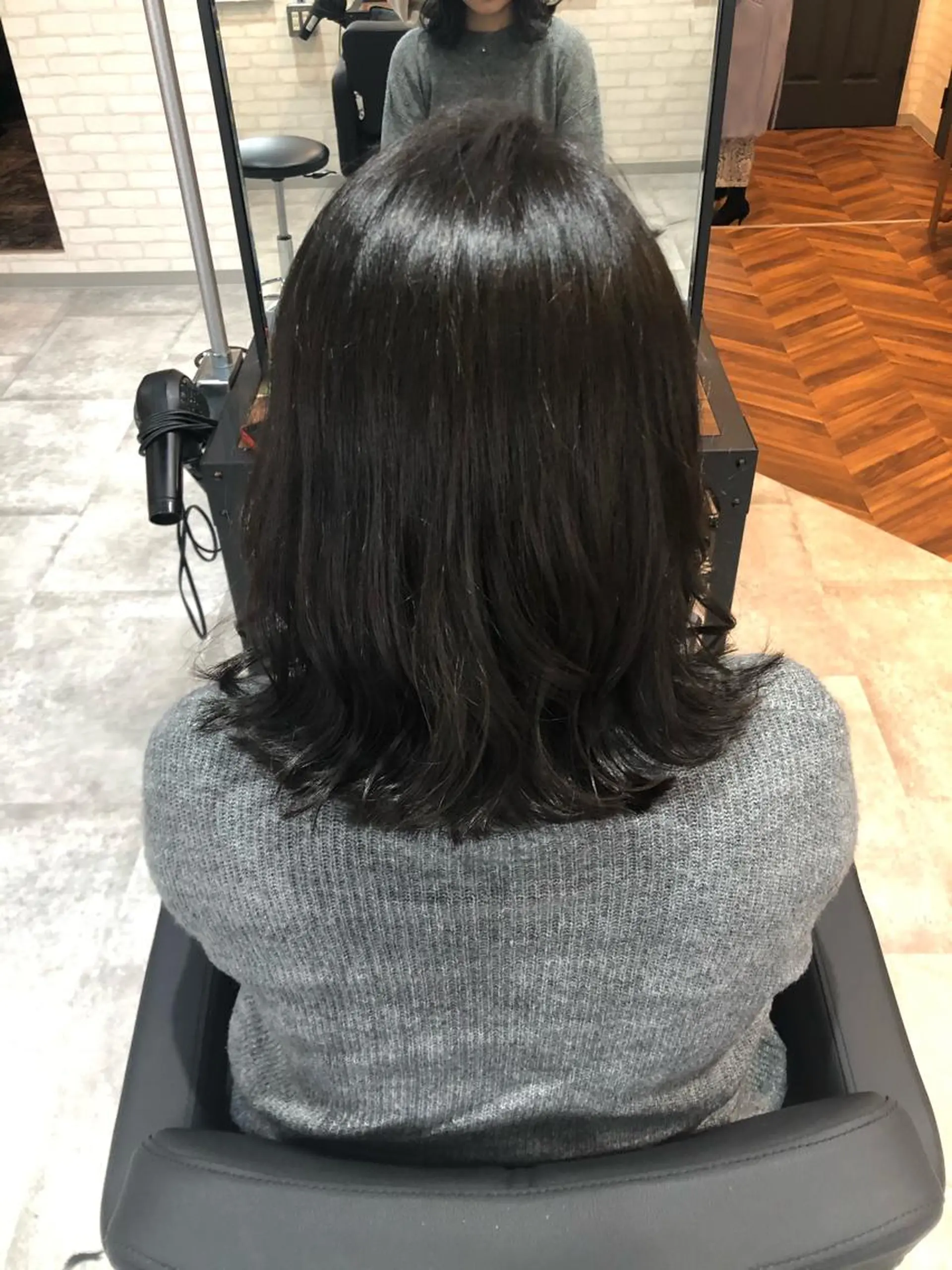 ミディアム アッシュ 山浦 伶奈のヘアスタイル