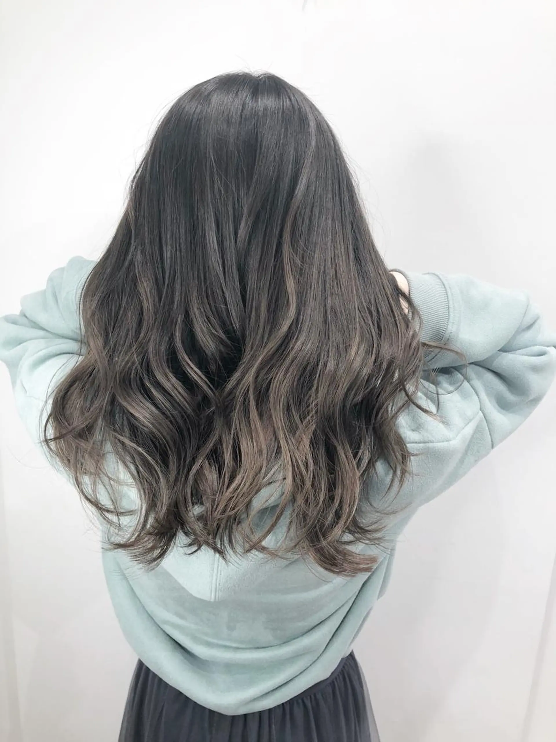 セミロング カラー グレージュ  渡部 妃月のヘアスタイル