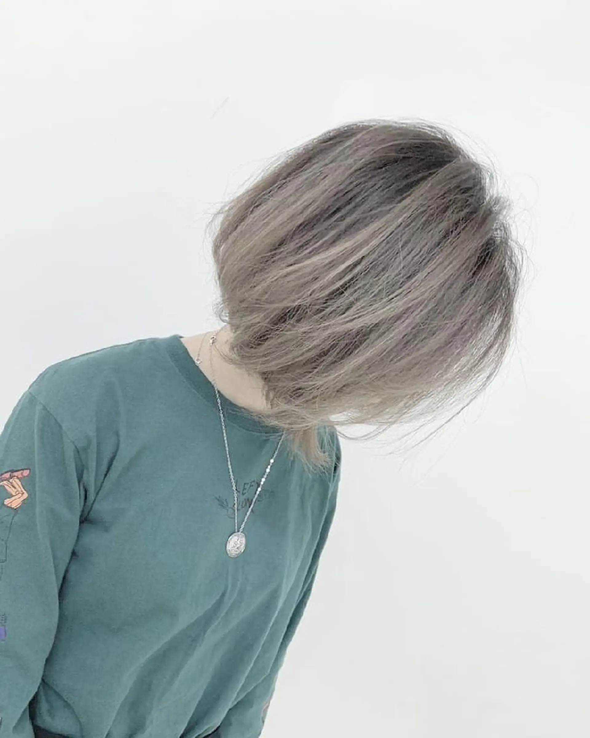 ミディアム アッシュ アッシュグレー アッシュグレージュ カット LaRmE 代表　穂原大和のヘアスタイル