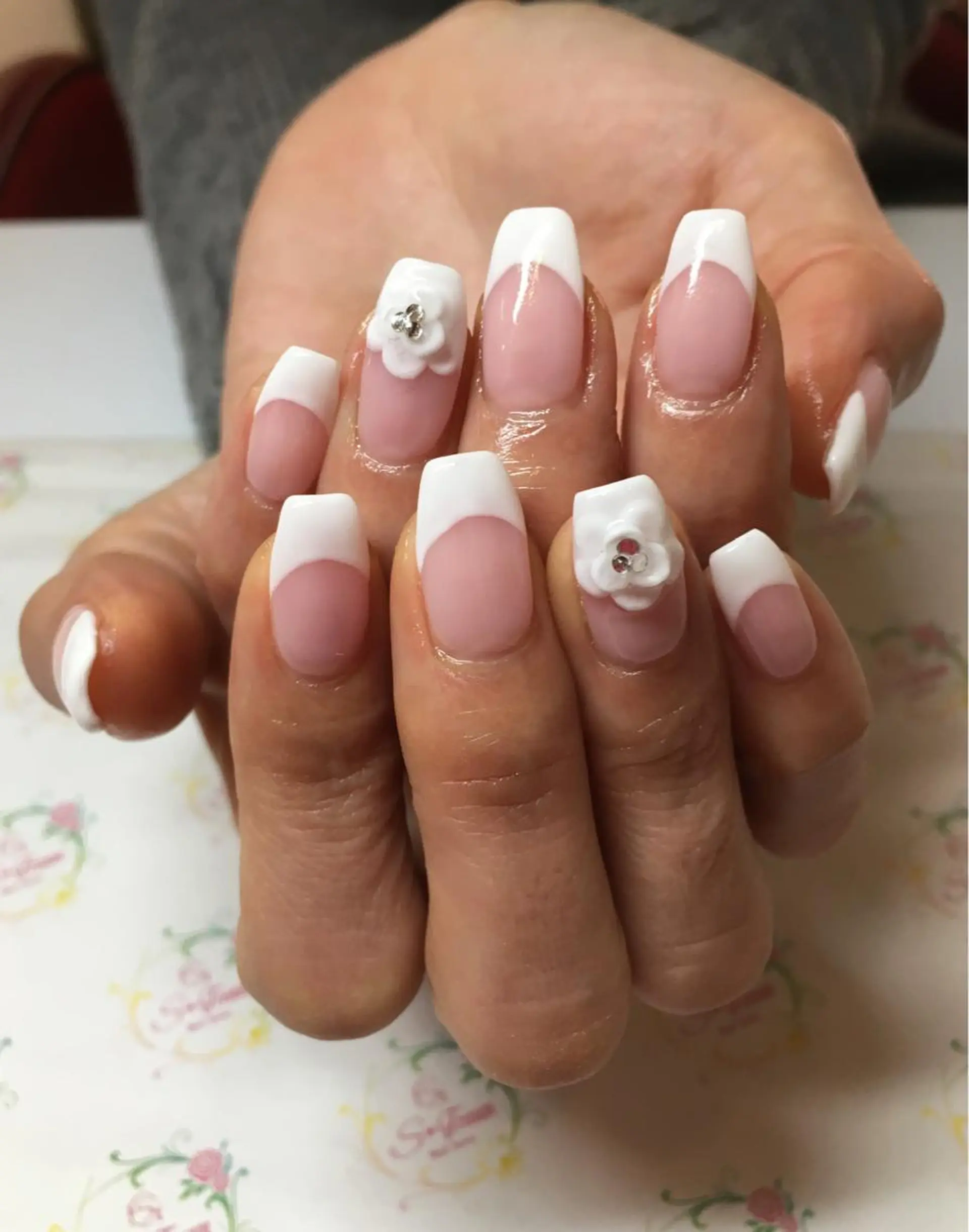 ネイル フラワーネイル フレンチネイル Nail Salon S-Traum所属・Nail Salon S-Traumのネイルデザイン