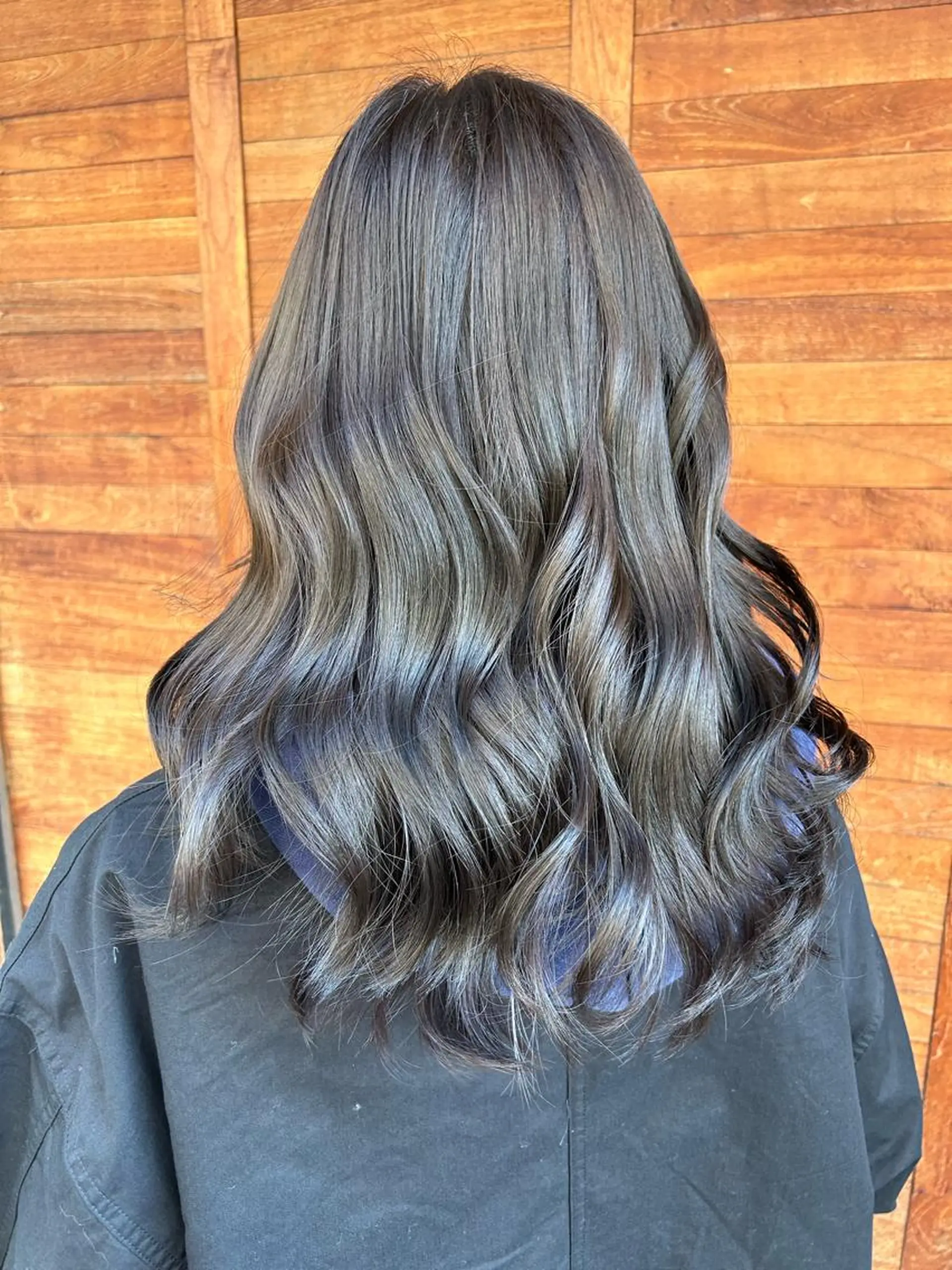 ロング カラー 透明感カラー グレージュ オリーブグレージュ オリーブグレー トリートメント ハイトーン 永田翔華のヘアスタイル