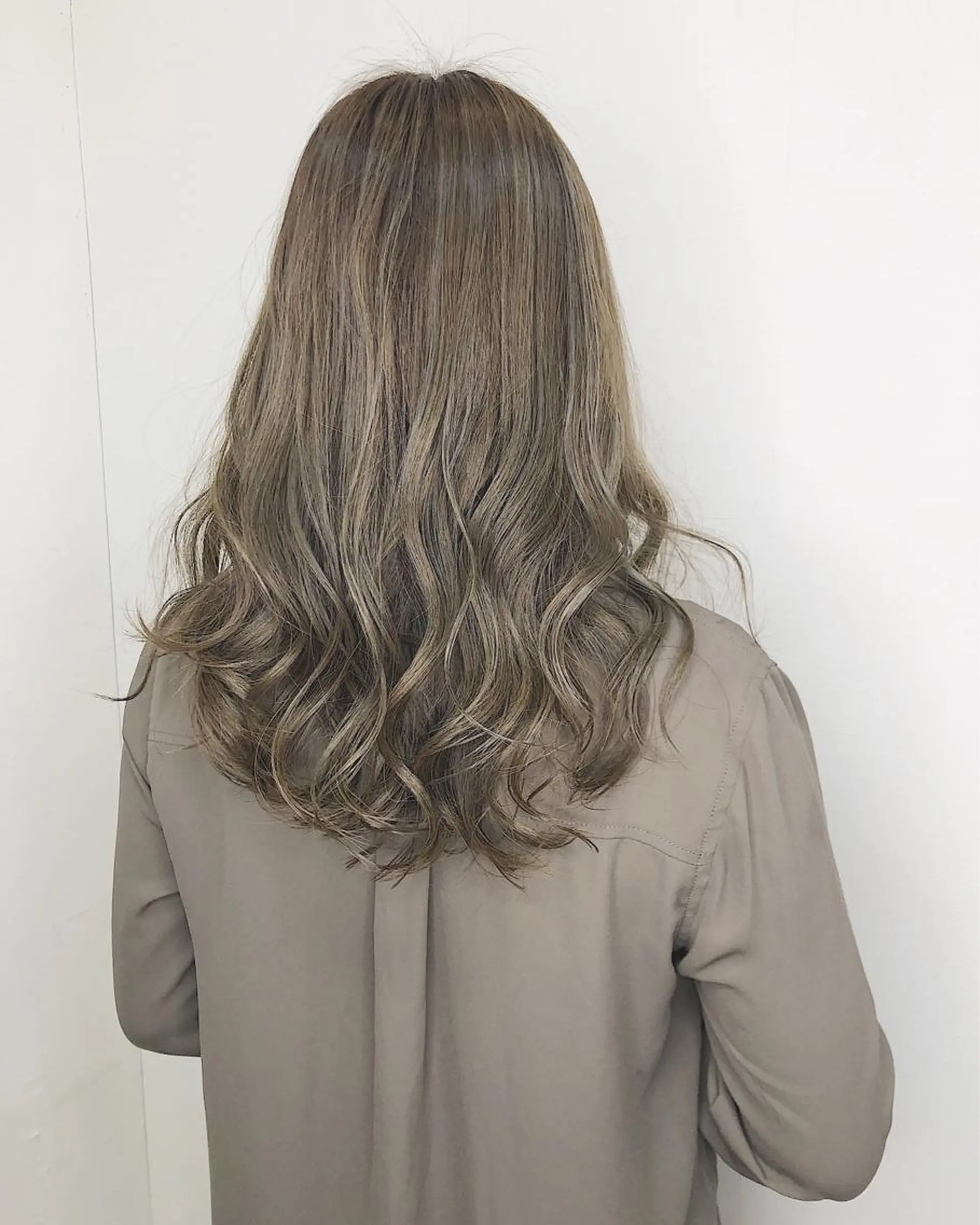 ミディアム レイヤー×縮毛矯正 深見 拓のヘアスタイル