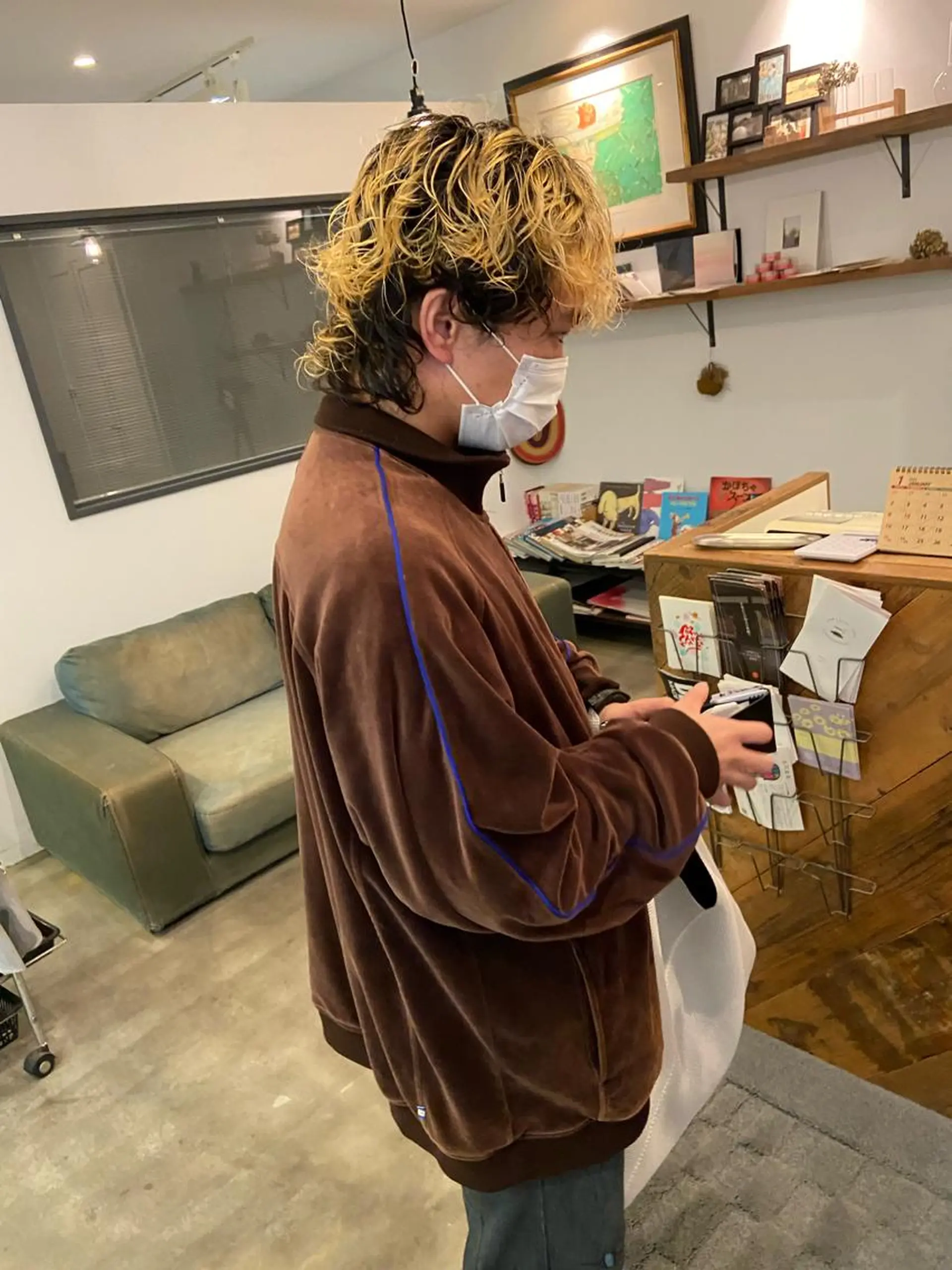 ショート パーマ メンズ メンズブリーチ メンズパーマ メンズウルフカット レイヤーカット ウルフカット sola方南町所属・原一真/ 外国人ショートヘアのヘアスタイル