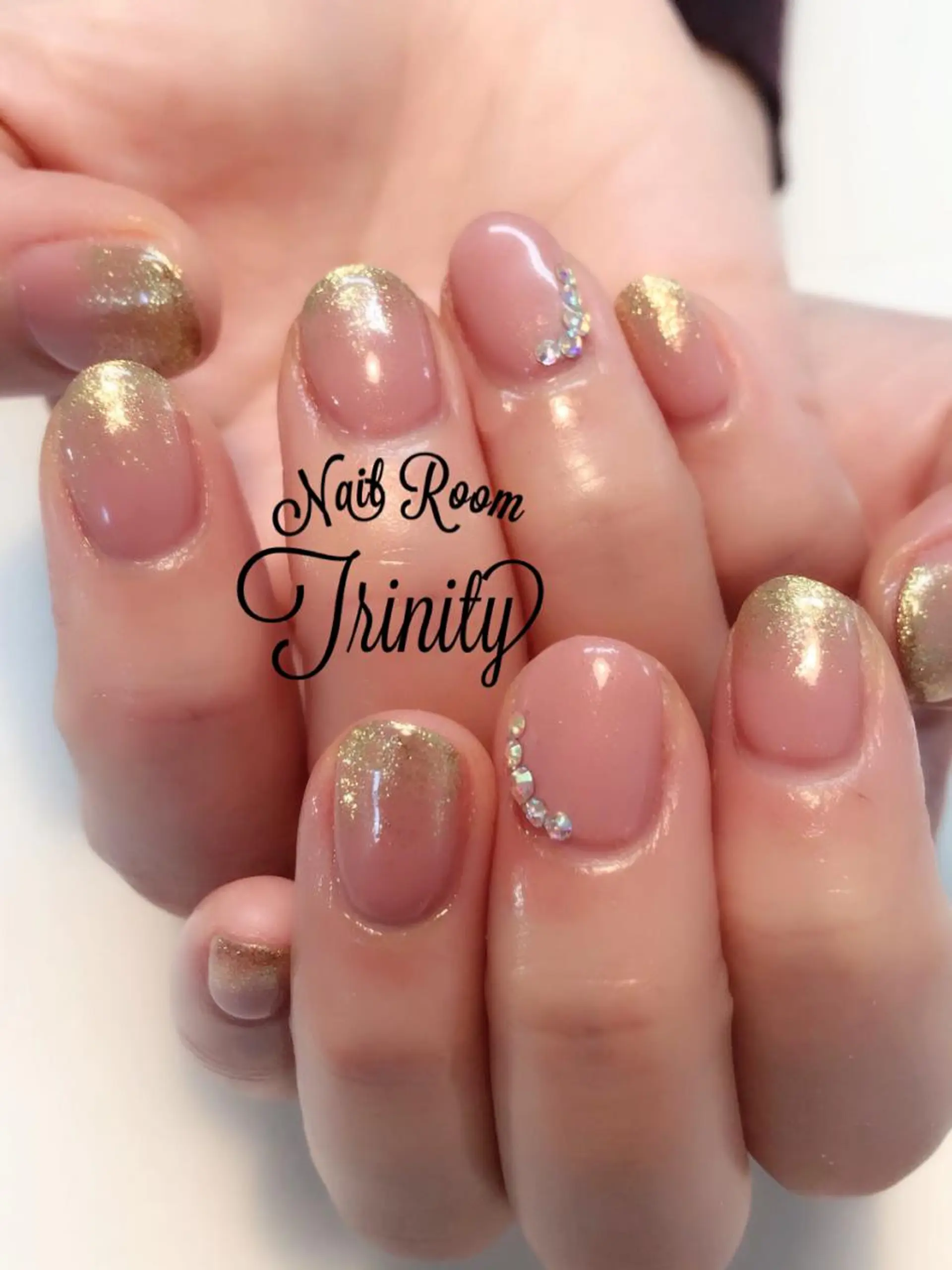 ネイル ハンドネイル Trinity ネイリストスタッフのネイルデザイン