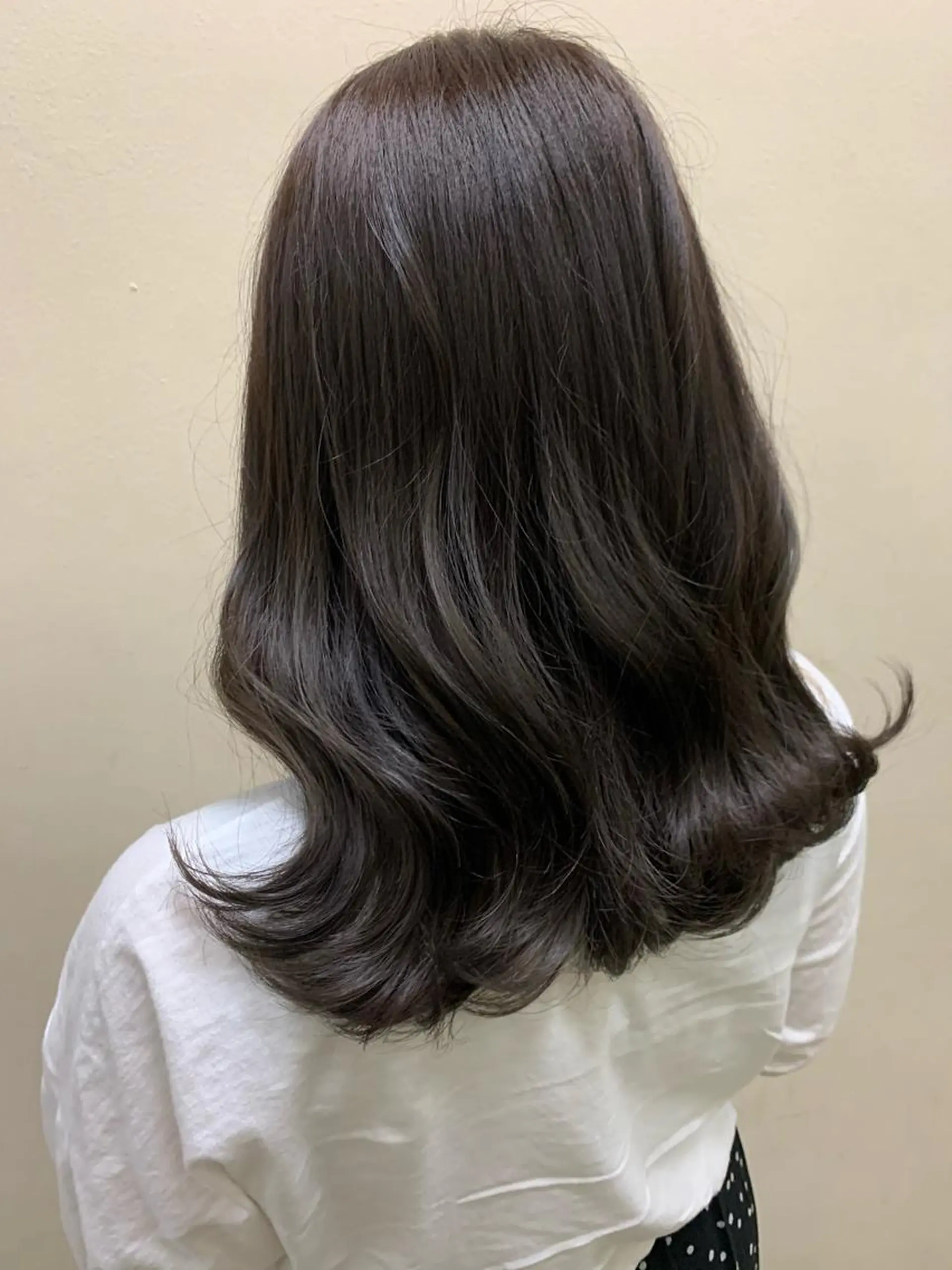 ミディアム ハイライト 髪質改善 レイヤーカット トリートメント ayaka ダブルカラーのヘアスタイル