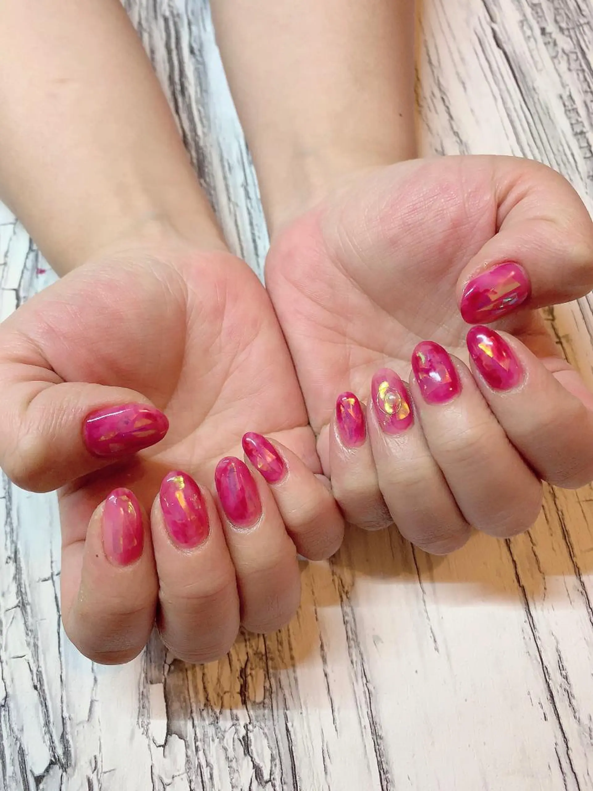 ネイル クリアネイル キラキラネイル 赤色 atelier chic+所属・atelier chic+のネイルデザイン