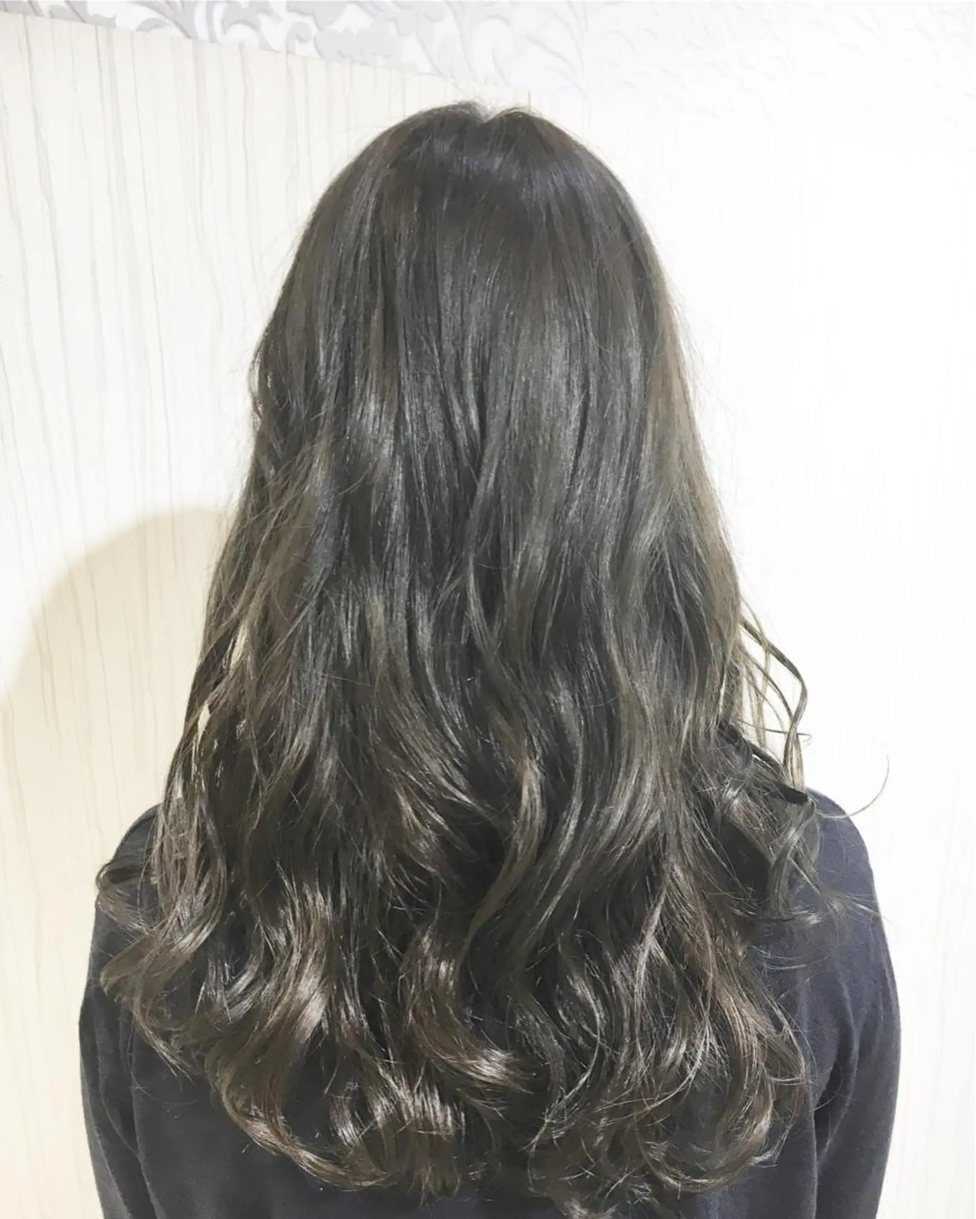 ミディアム セミロング ロング カラー パーマ ヘアアレンジ グレージュ カーキグレージュ ✨艶髪✨透明感✨ 山内大樹のヘアスタイル