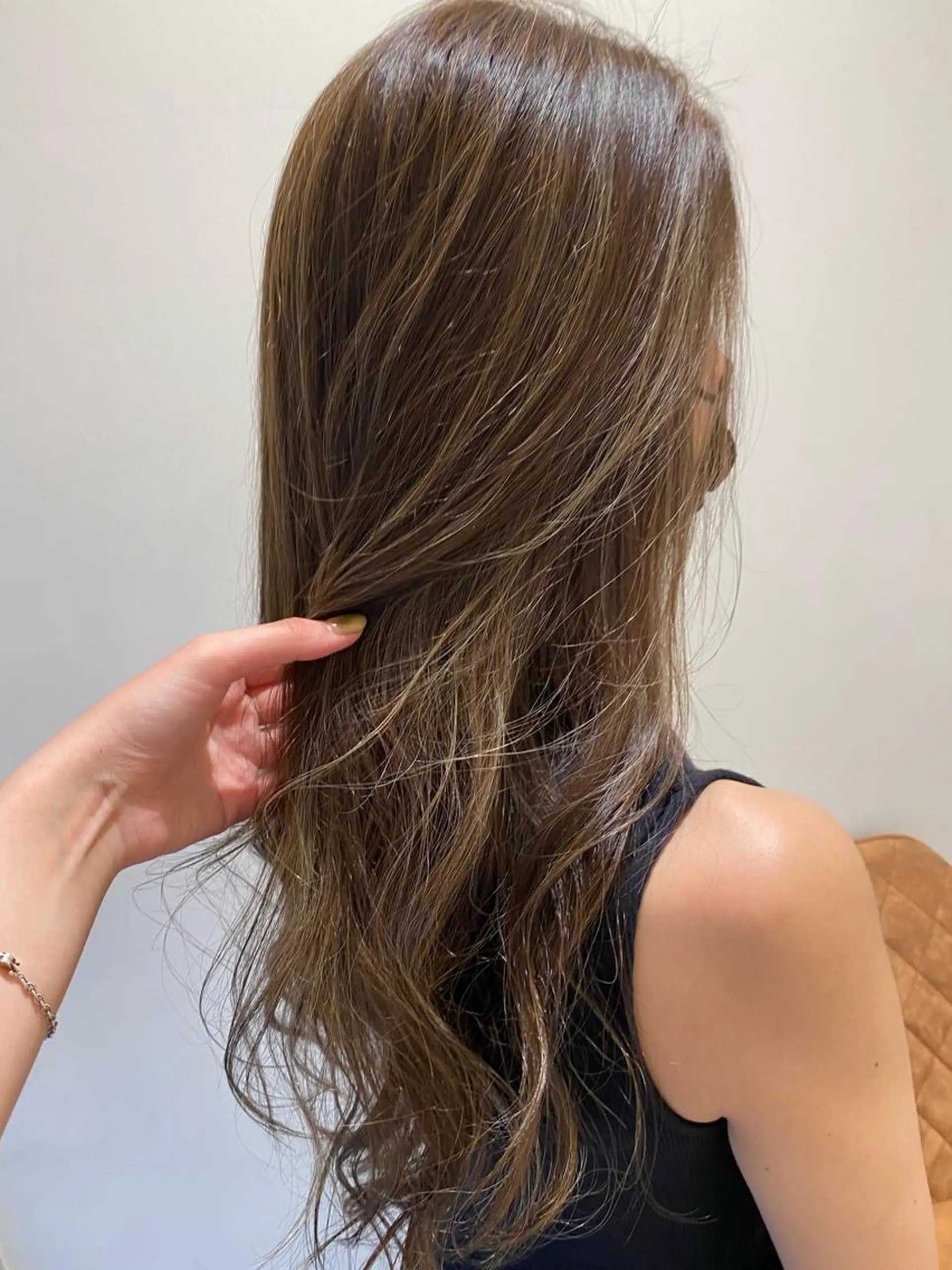 ロング カラー ベージュカラー ハイライトカラー ハイライト カット ヘアカラー トリートメント プレイングカラー🤍 細めハイライトのヘアスタイル