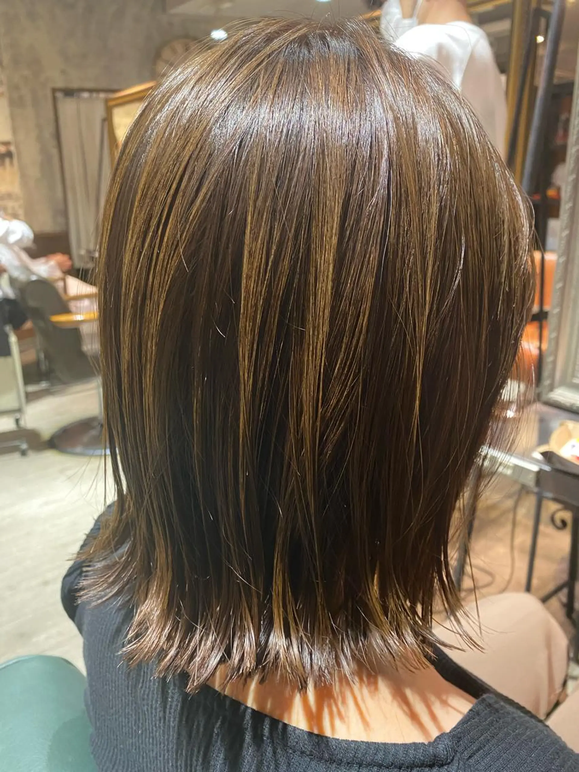 ミディアム カラー ヘアアレンジ グレージュ 外ハネヘア カット ヘアカラー 瀧尻 光のヘアスタイル