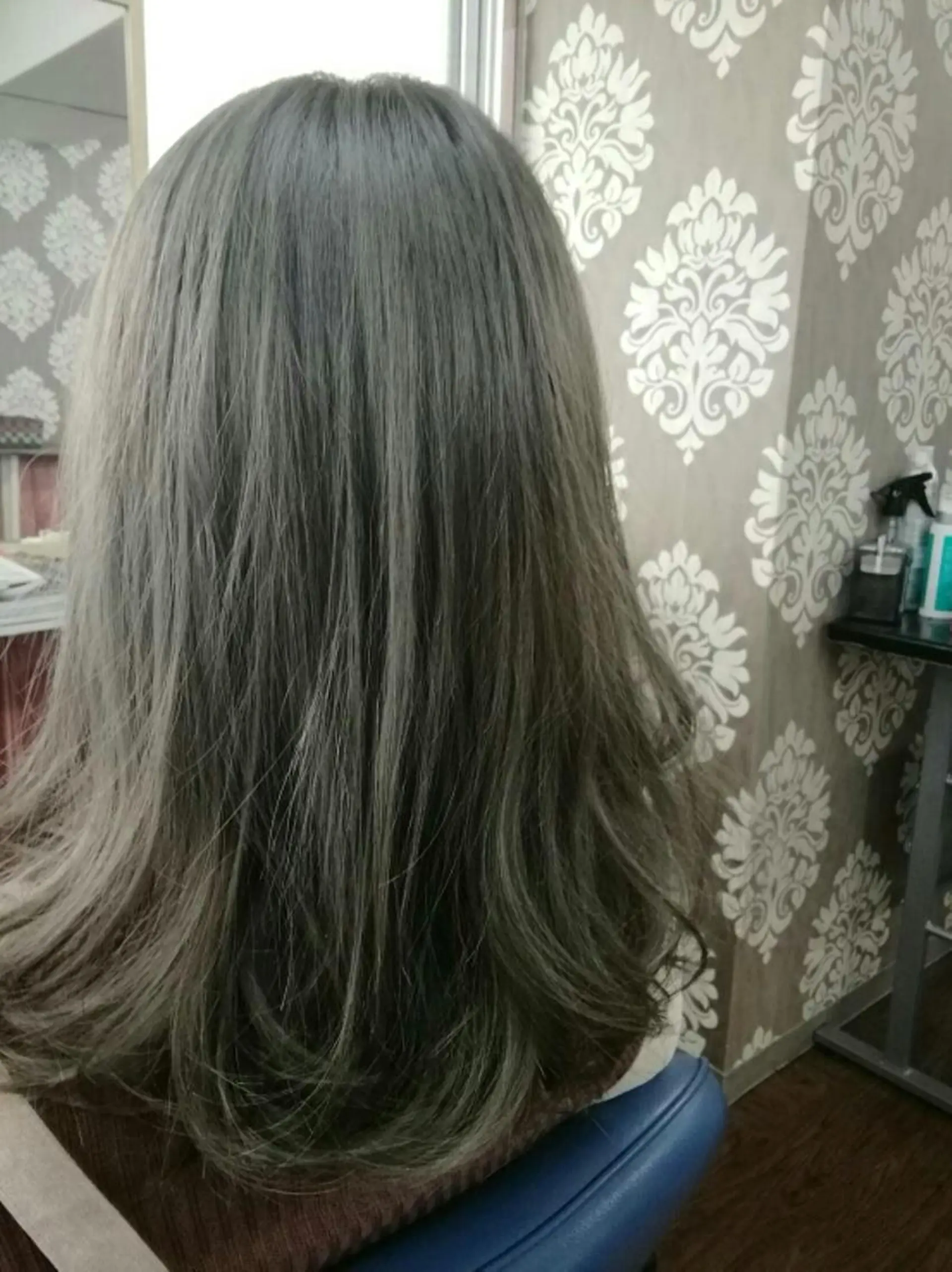 カラー アッシュ シルバー シルバーアッシュ Relaxation Saljuのヘアスタイル