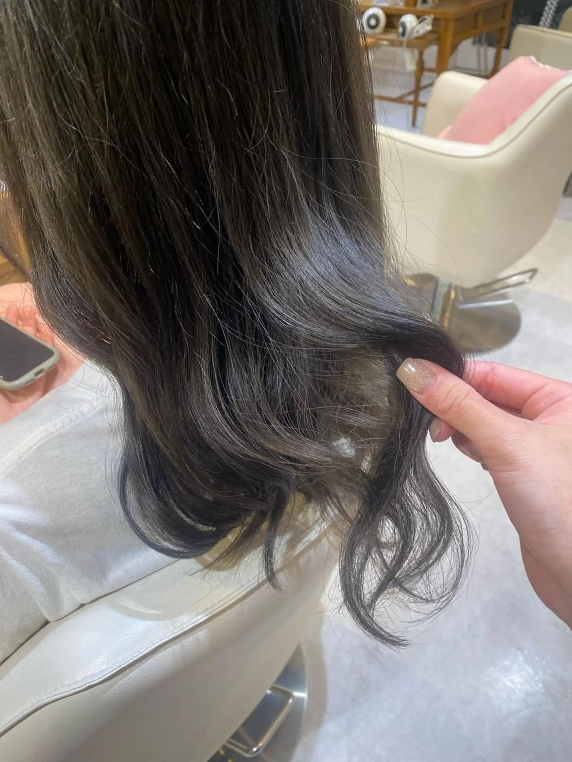 セミロング ヘアカラー 梛木 唯のヘアスタイル