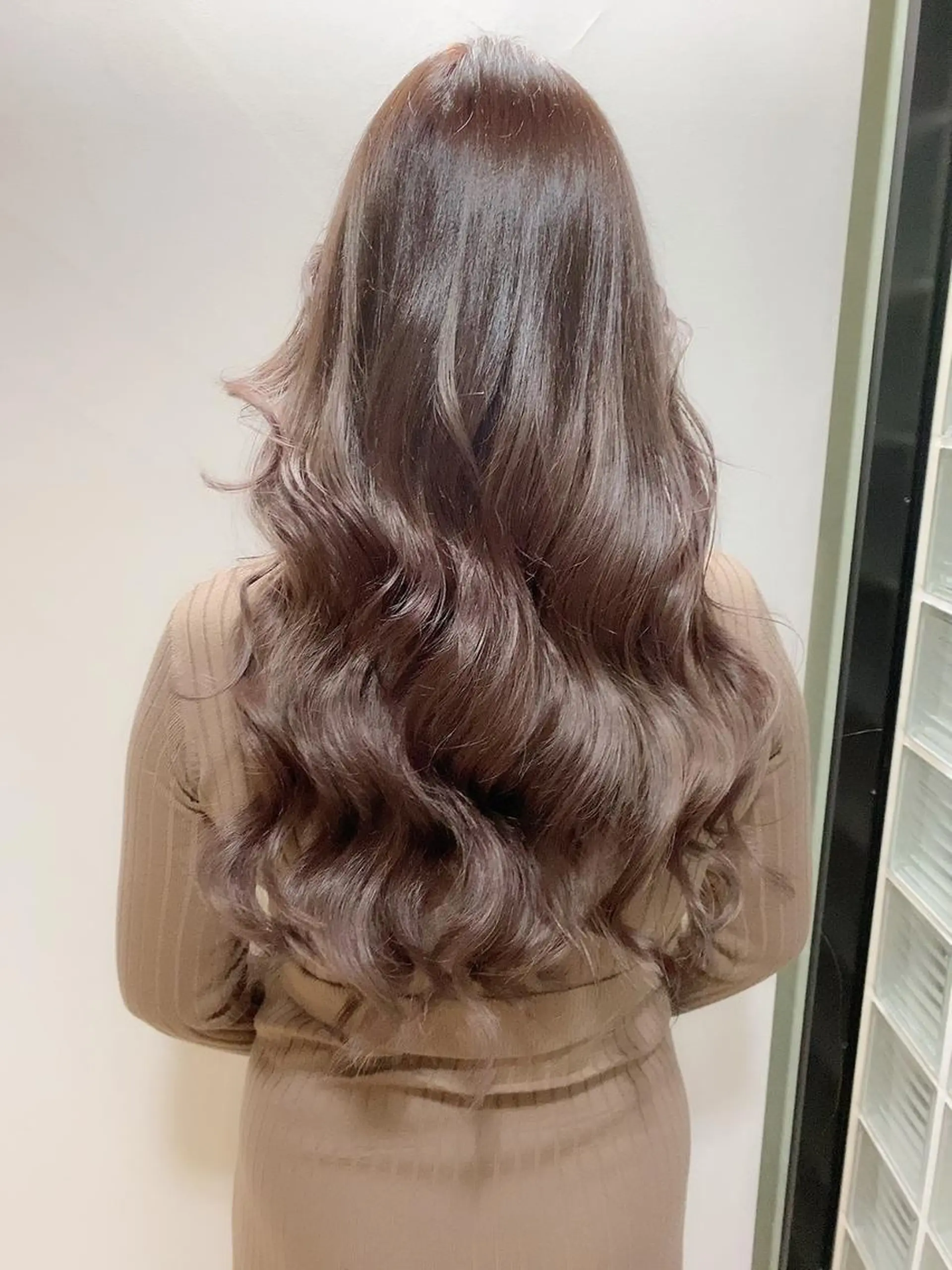 ロング カラー パーマ ヘアアレンジ シールエクステ アッシュ バレイヤージュ ベージュカラー ブリーチ L. OSAKAのヘアスタイル