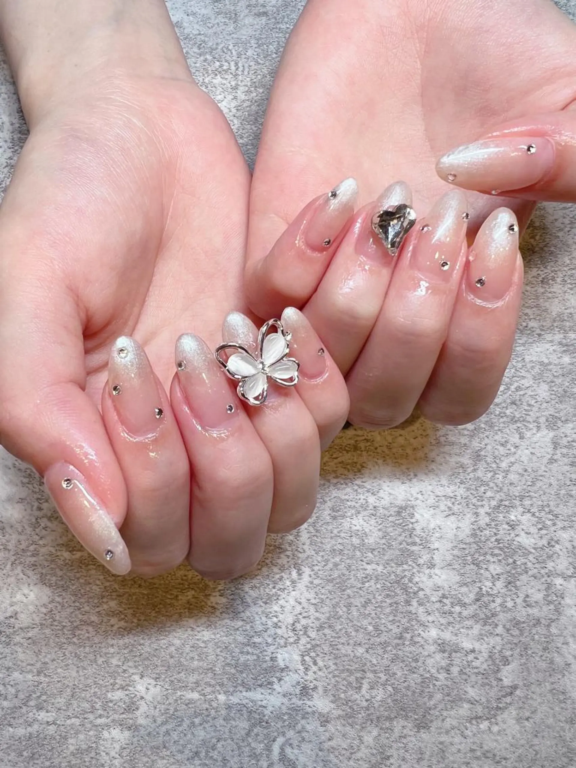 ネイル アートネイル ジェルネイル グラデーション キラキラネイル ラメ(グリッター) ハンドネイル claire. nailのネイルデザイン
