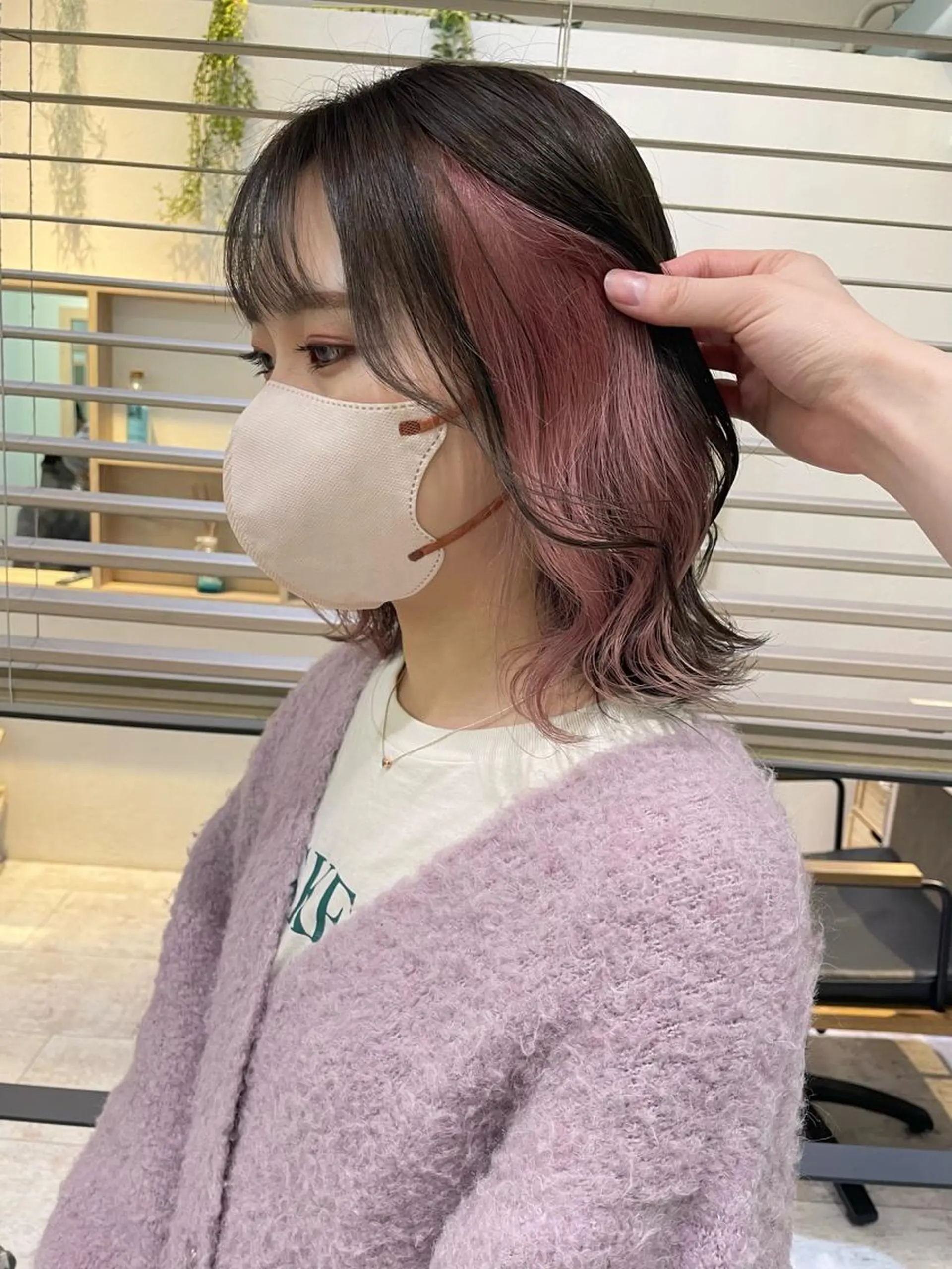 ミディアム カラー ベージュカラー ピンクカラー ピンクベージュ カット ヘアカラー トリートメント 佐藤 魁人のヘアスタイル