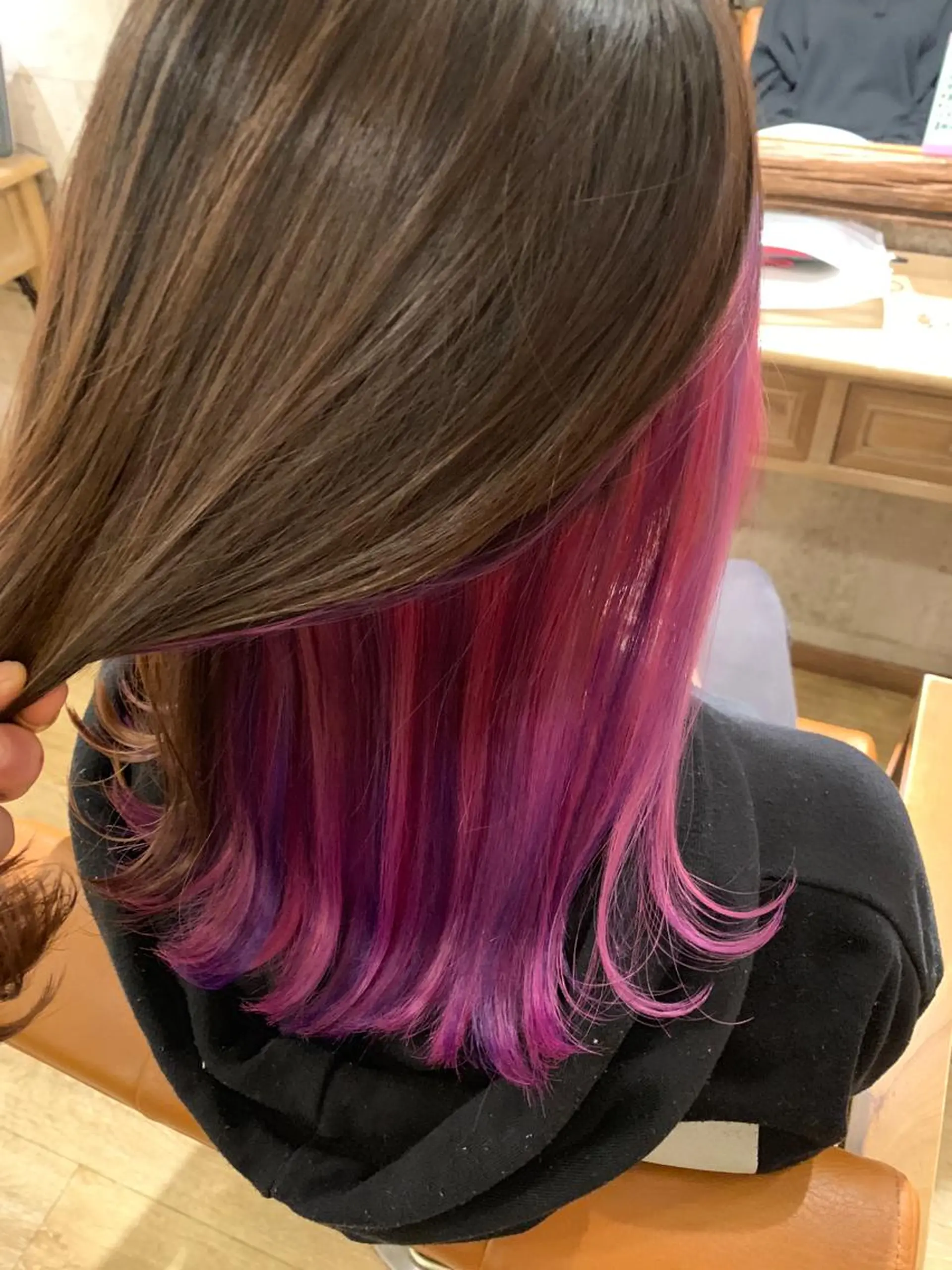 ミディアム カラー ブリーチ インナーカラー ピンクカラー バイオレットカラー カット ヘアカラー トリートメント SALOWIN(サロウィン)広島並木通り所属・田村和範/似合わせ カラー/縮毛矯正のヘアスタイル