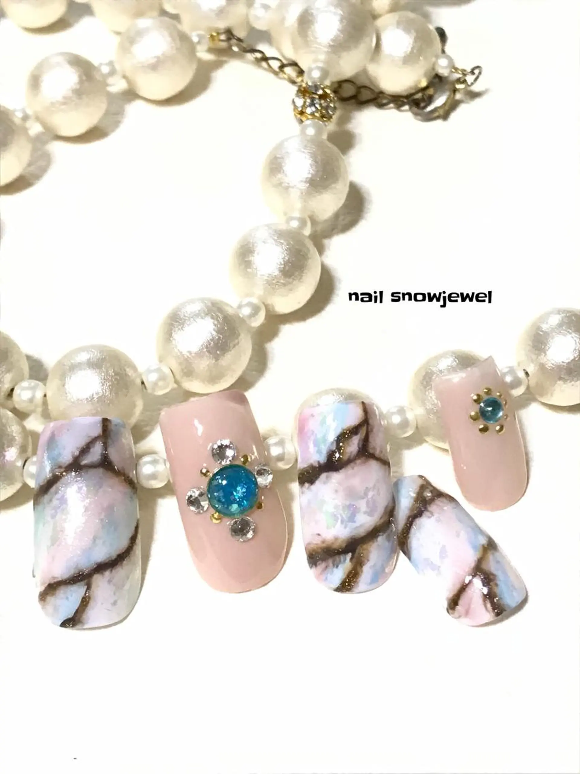 ネイル オーロラネイル nail snowjewelのネイルデザイン