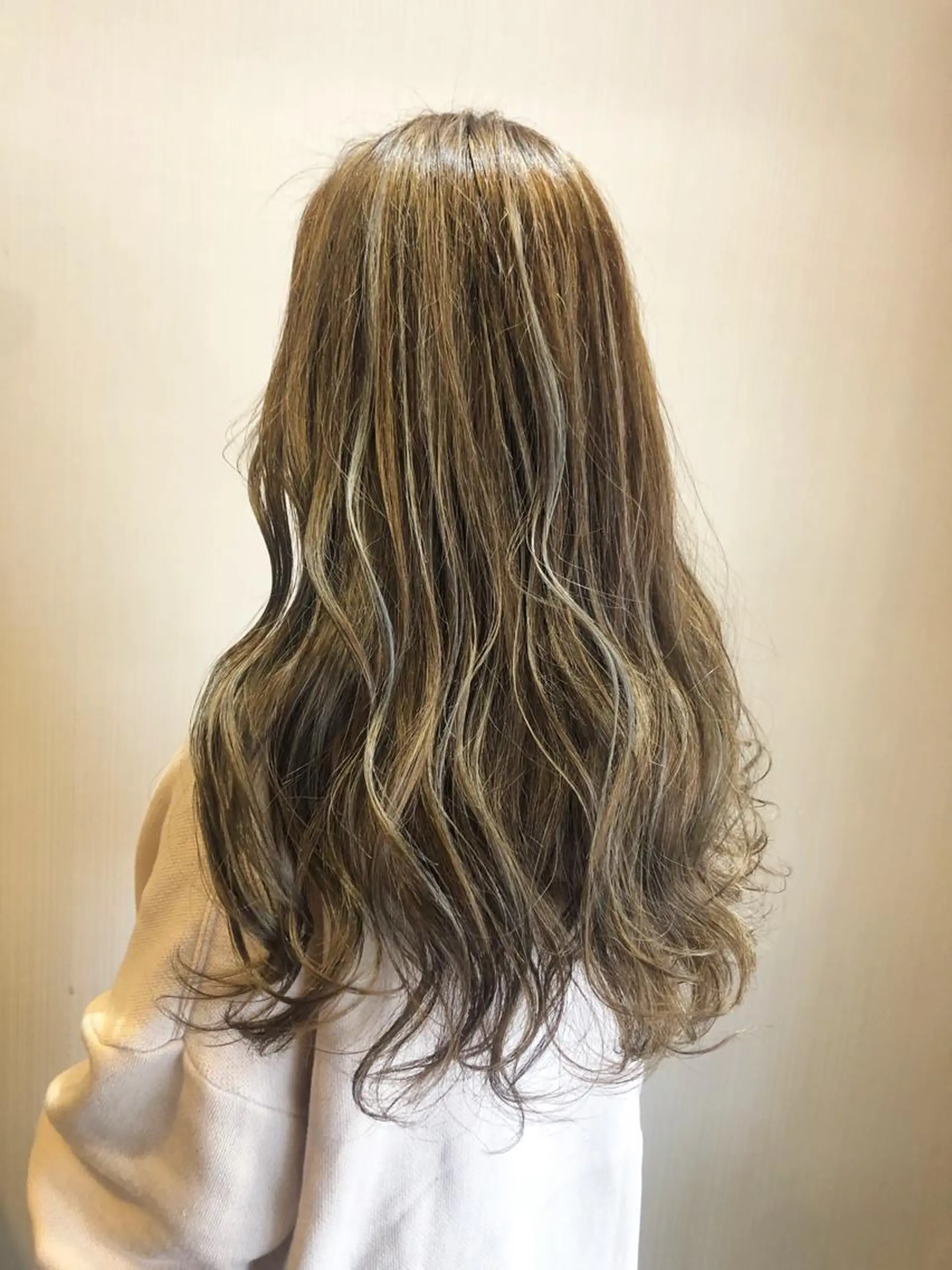 ロング カラー ヘアアレンジ ハイライトカラー ハイライト ヘアカラー 新井 友菜のヘアスタイル