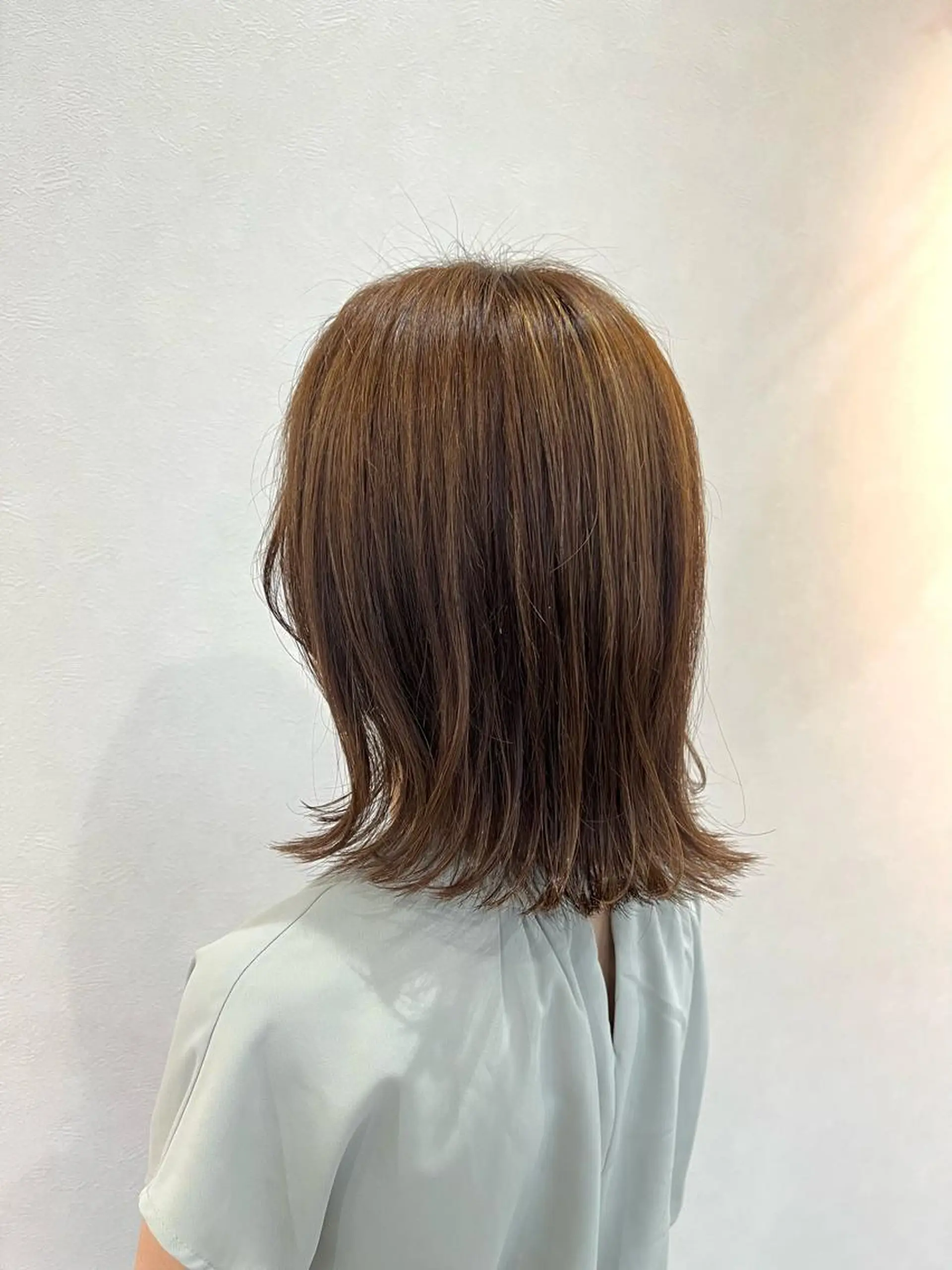 ミディアム 外ハネヘア カット ヘアカラー ショート/白髪ぼかし 君和田若菜のヘアスタイル