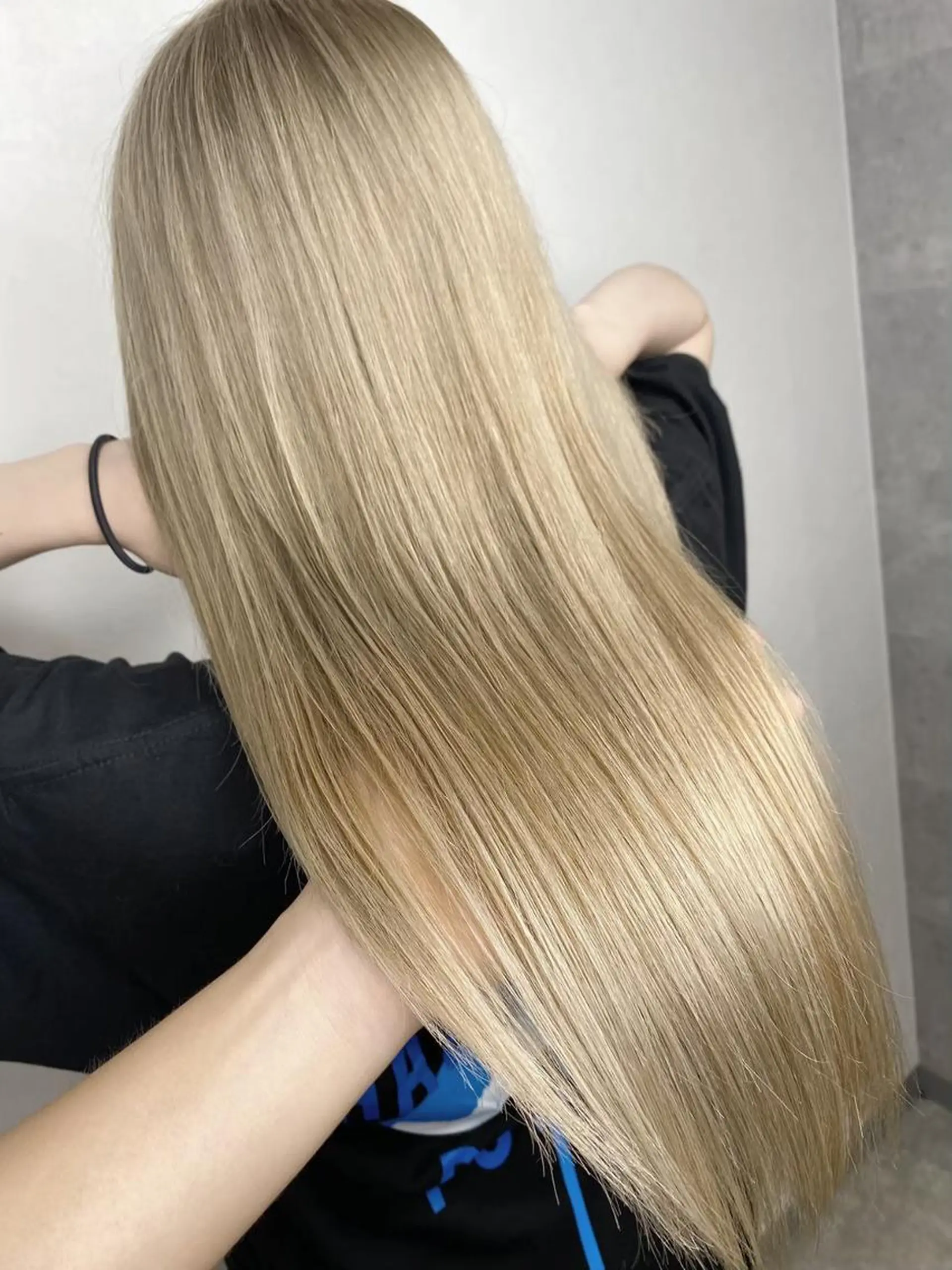 ロング ボブ 斜めバング 外国人風カラー 伸ばしかけ ハイライト カット ヘアカラー トリートメント ＿WHITE鳳店 アンダーバーホワイトのヘアスタイル