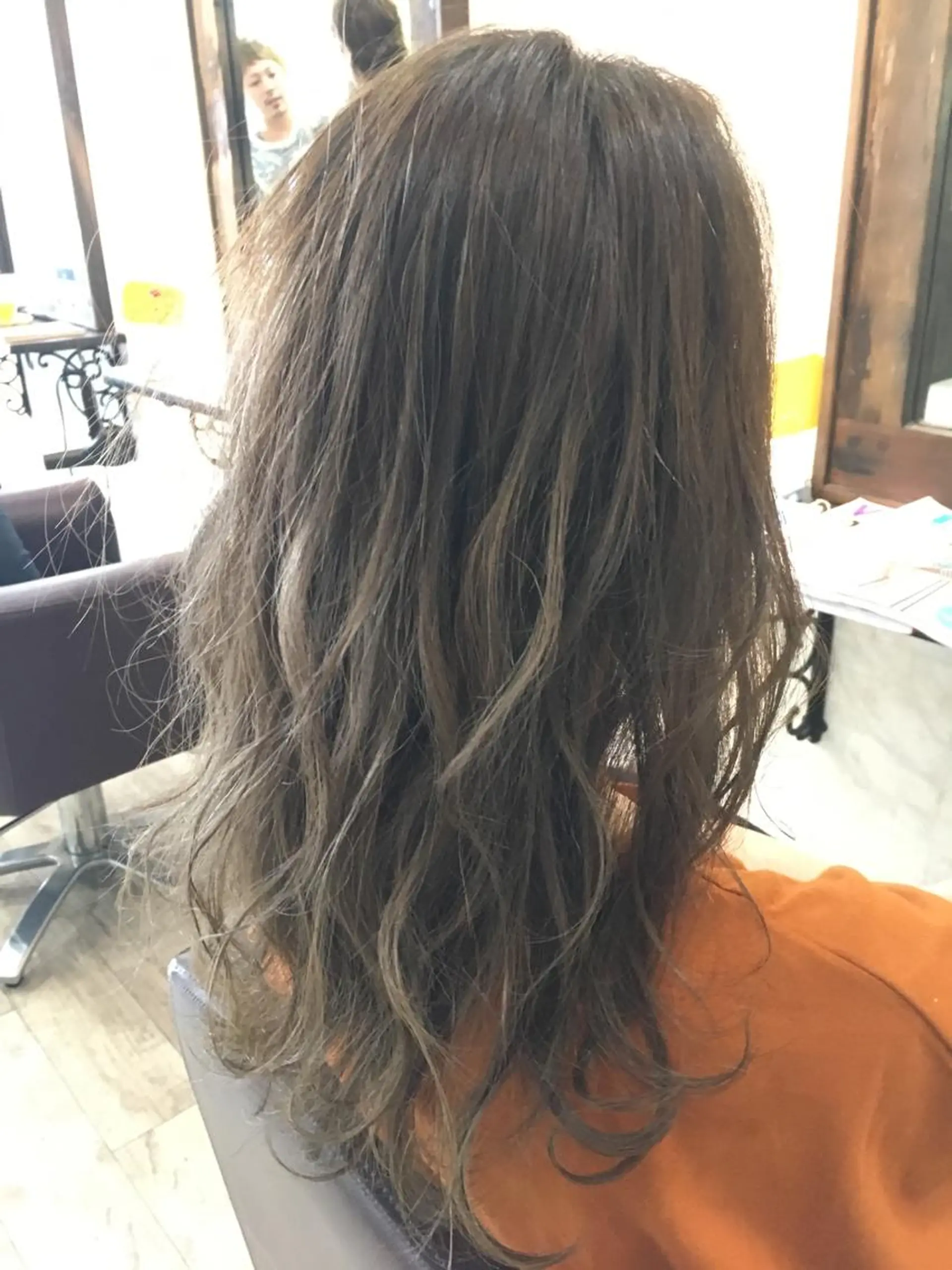 ロング アッシュ アッシュグレー ヘアカラー トリートメント BELCHIC所属・松本 亮のヘアスタイル