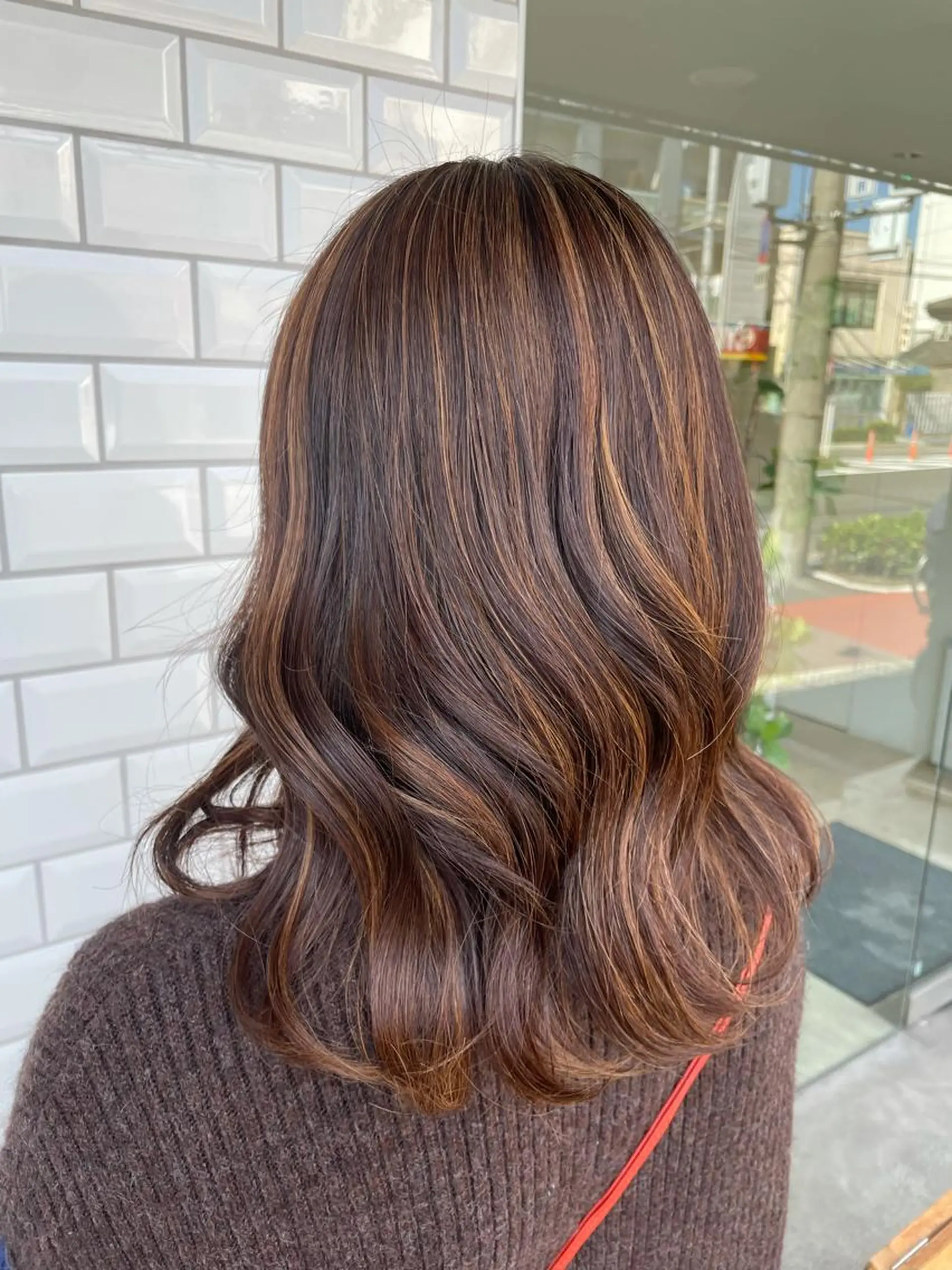 セミロング ハイライト 心斎橋/海外レイヤー 募集中三好玲奈のヘアスタイル
