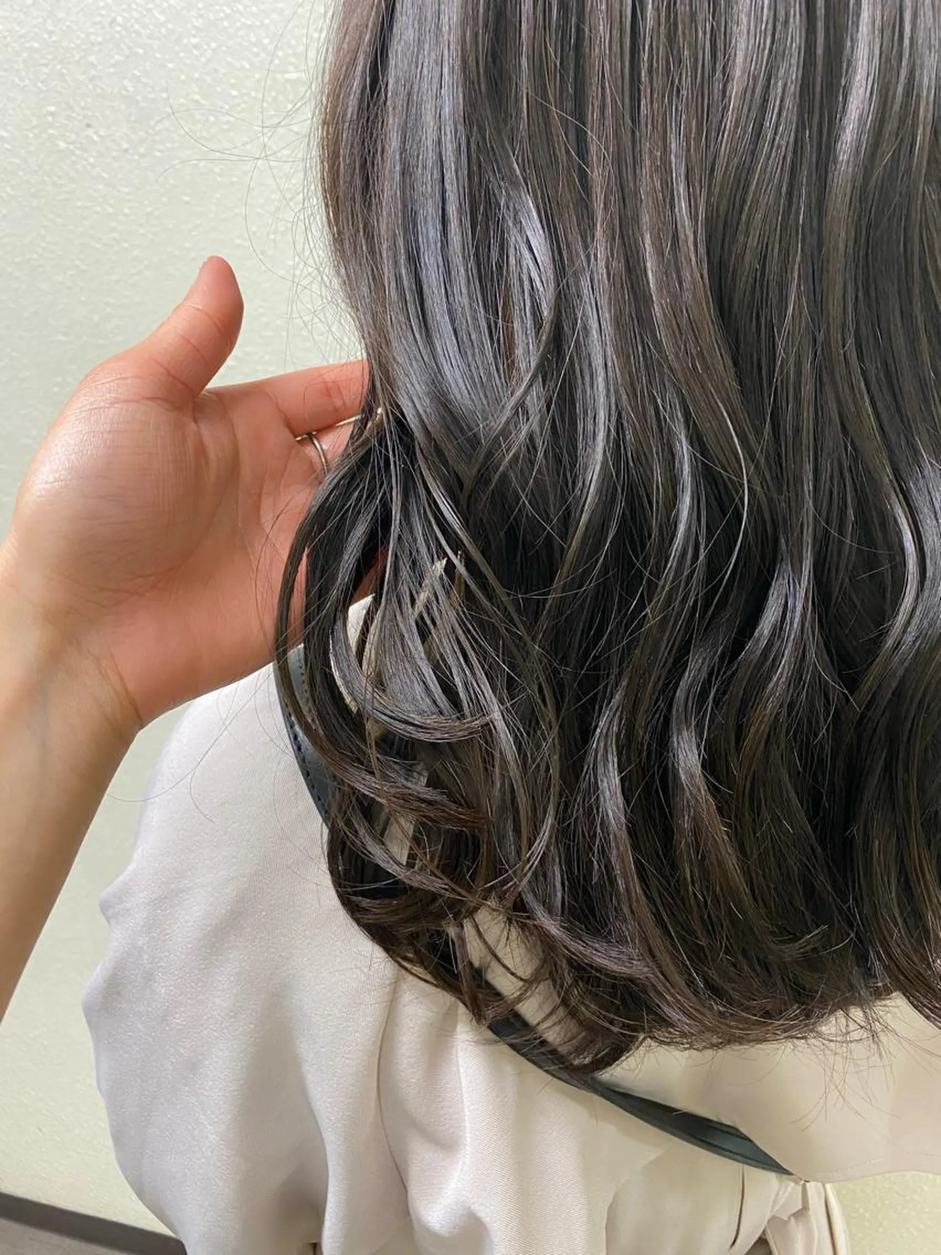 ロング カラー ブリーチ ヘアカラー トリートメント ikeda shioriのヘアスタイル