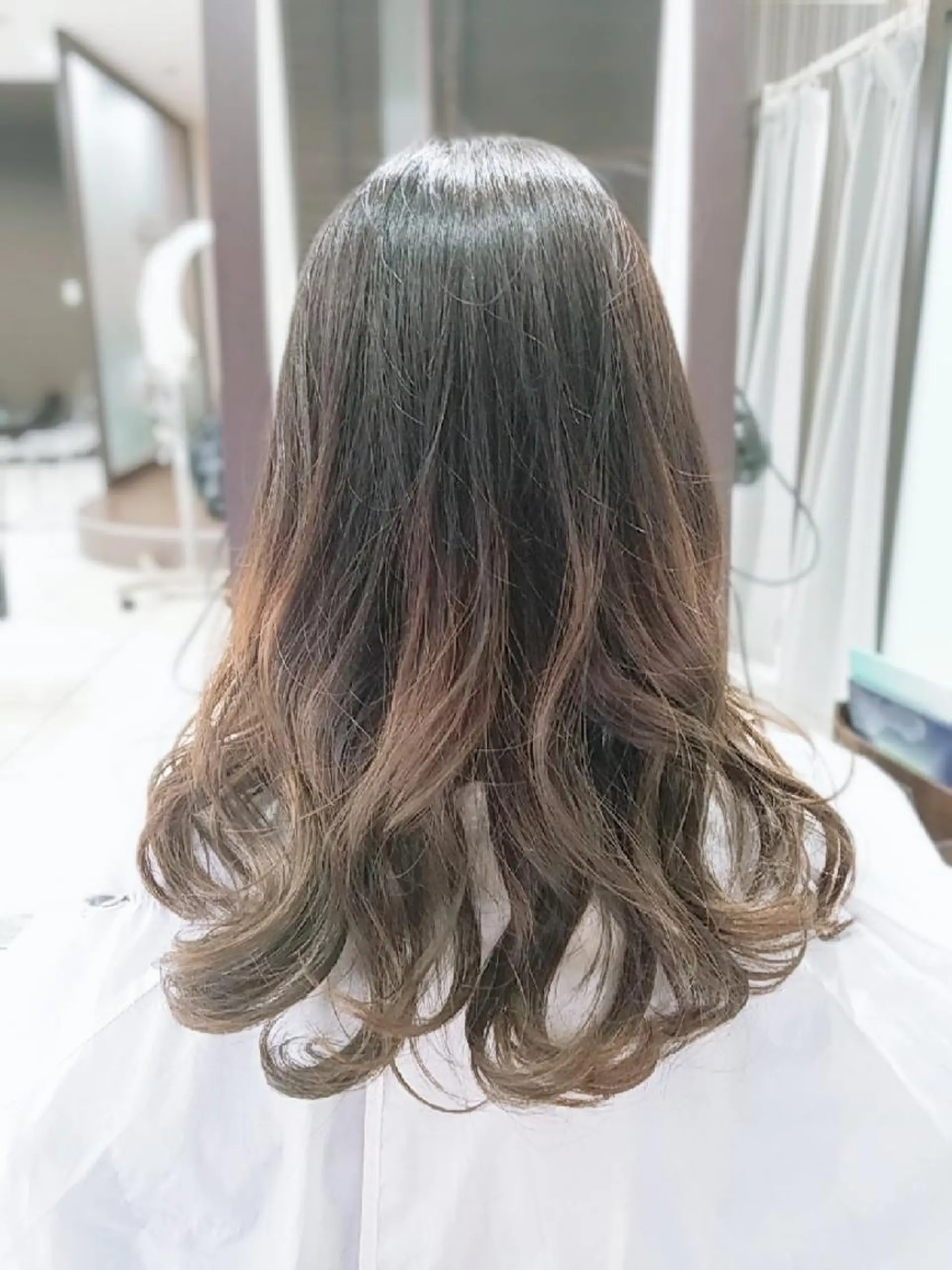 ミディアム newi WASHIOのヘアスタイル