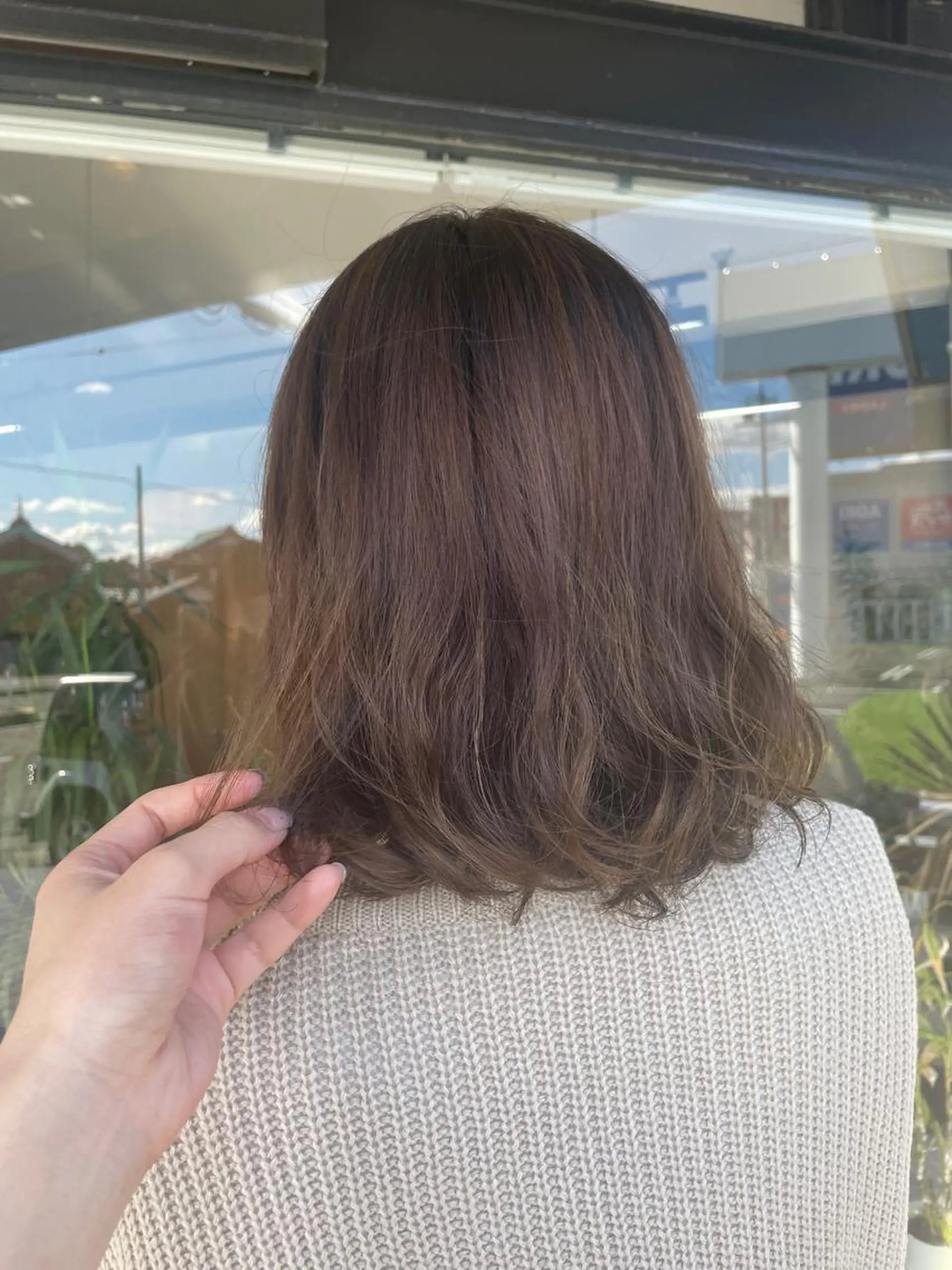 ミディアム カラー ベージュカラー オリーブベージュ alu所属・マキノ キョウカのヘアスタイル