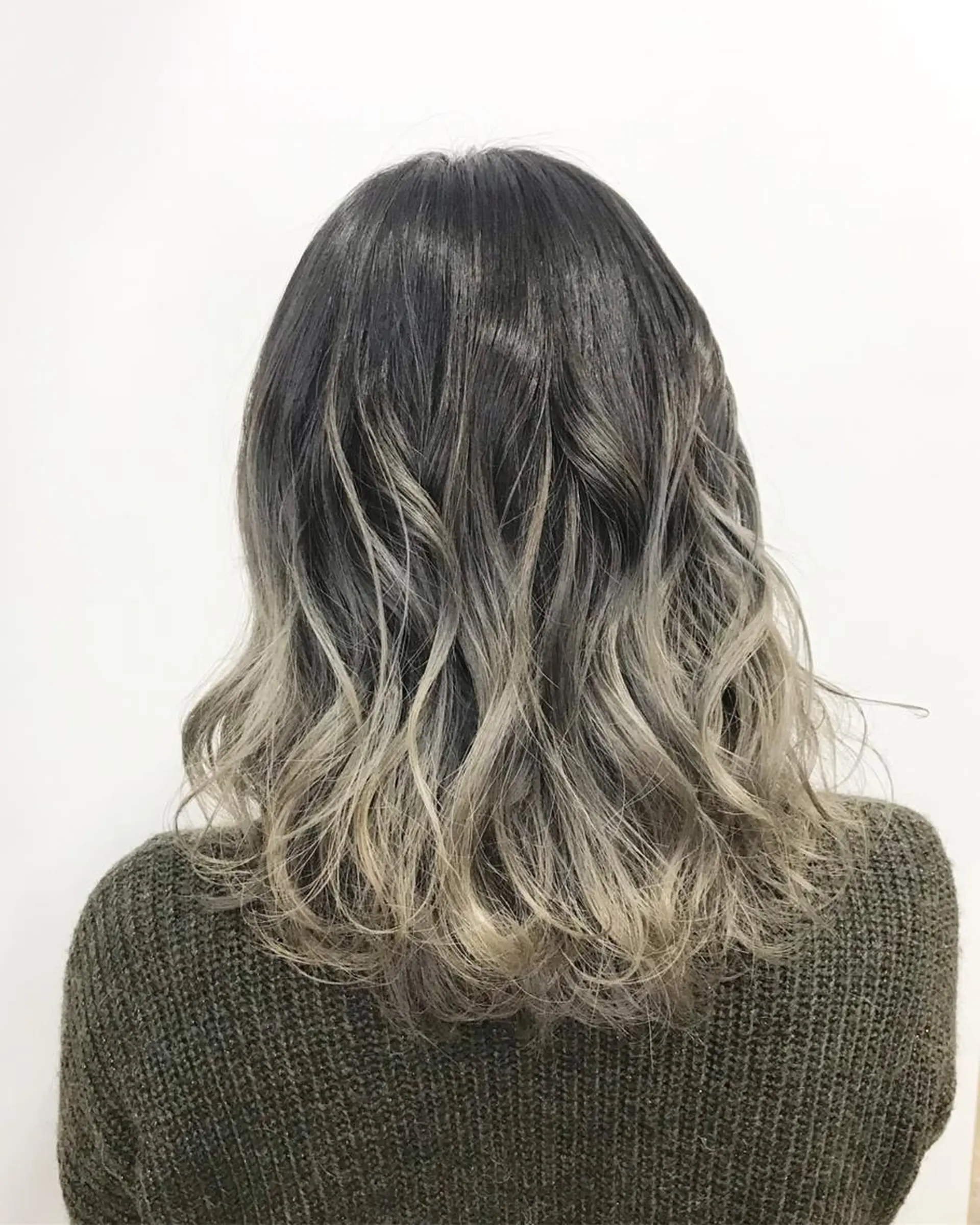 ミディアム カラー ブリーチ グラデーションカラー WONK. ウォンク 心斎橋のヘアスタイル