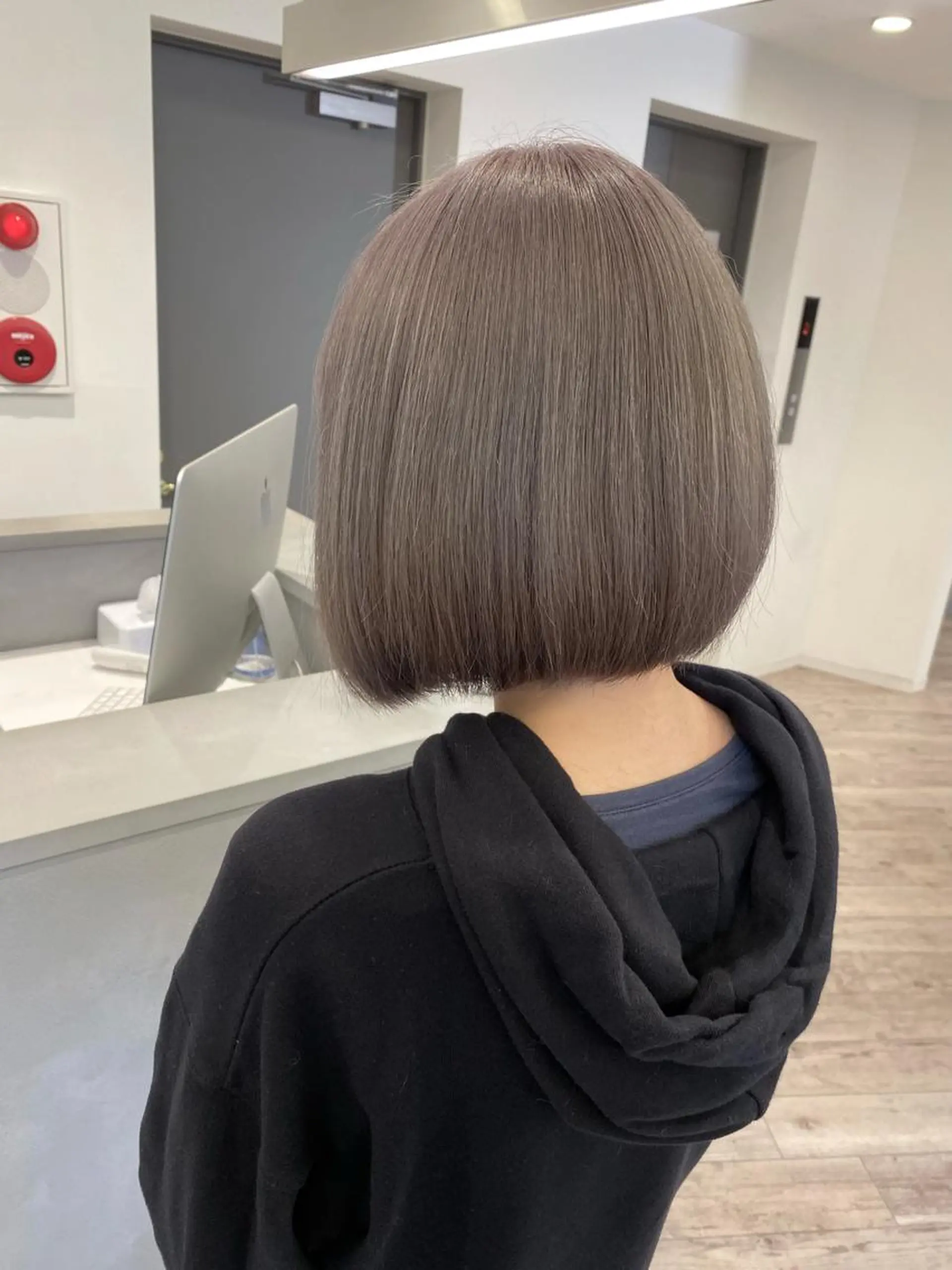 ショート カラー 透明感カラー グレージュ ハイトーンカラー イルミナカラー ラベンダーカラー ヘアカラー ハイトーン特化サロン 🍑momo🍑のヘアスタイル
