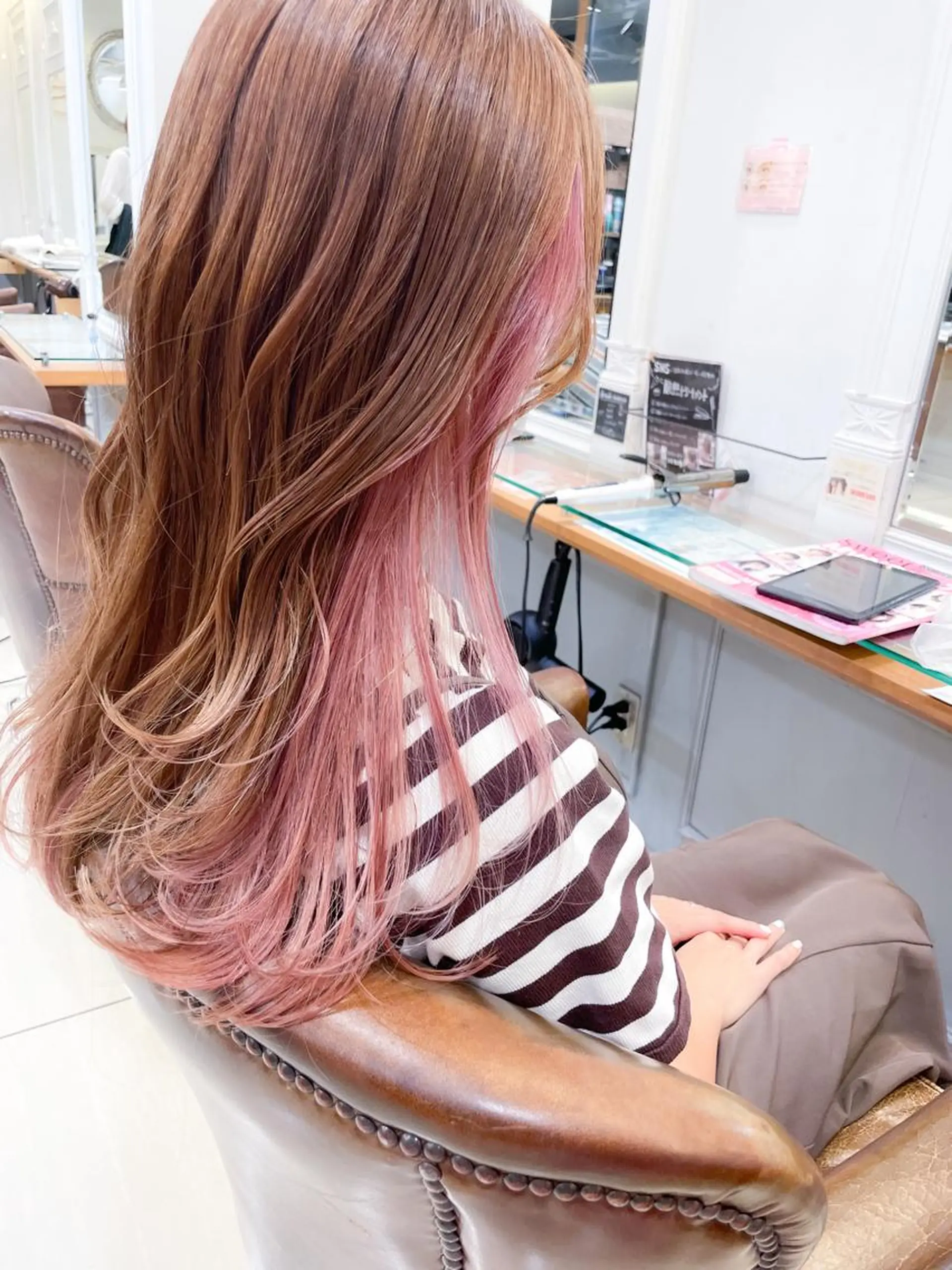 ロング カラー インナーカラー ピンクカラー ロング ヘアカラー ✨カラー支持No.1 🧸ワキ カナコ🧸のヘアスタイル